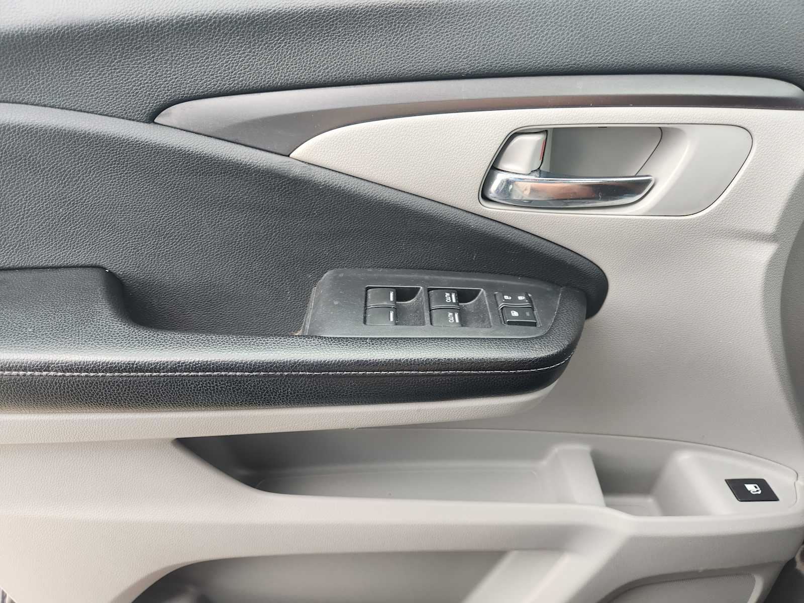 Thumbnail: 2017 Honda Ridgeline - 29