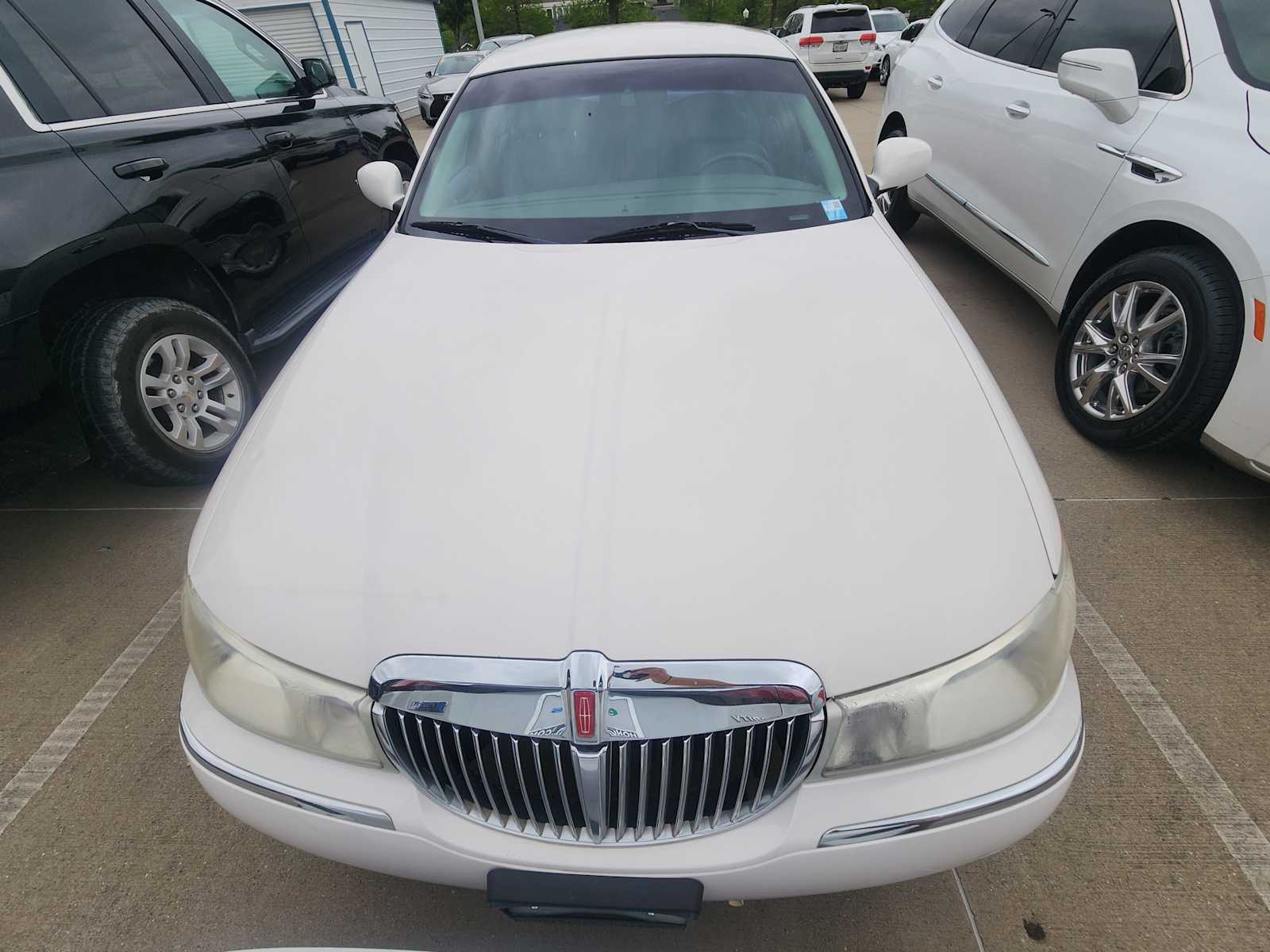 Thumbnail: 2001 Lincoln Town Car - 2