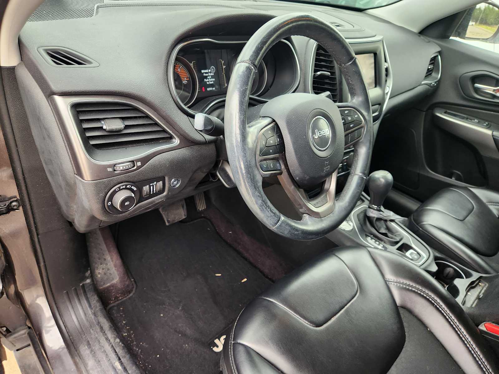 Thumbnail: 2019 Jeep Cherokee - 8