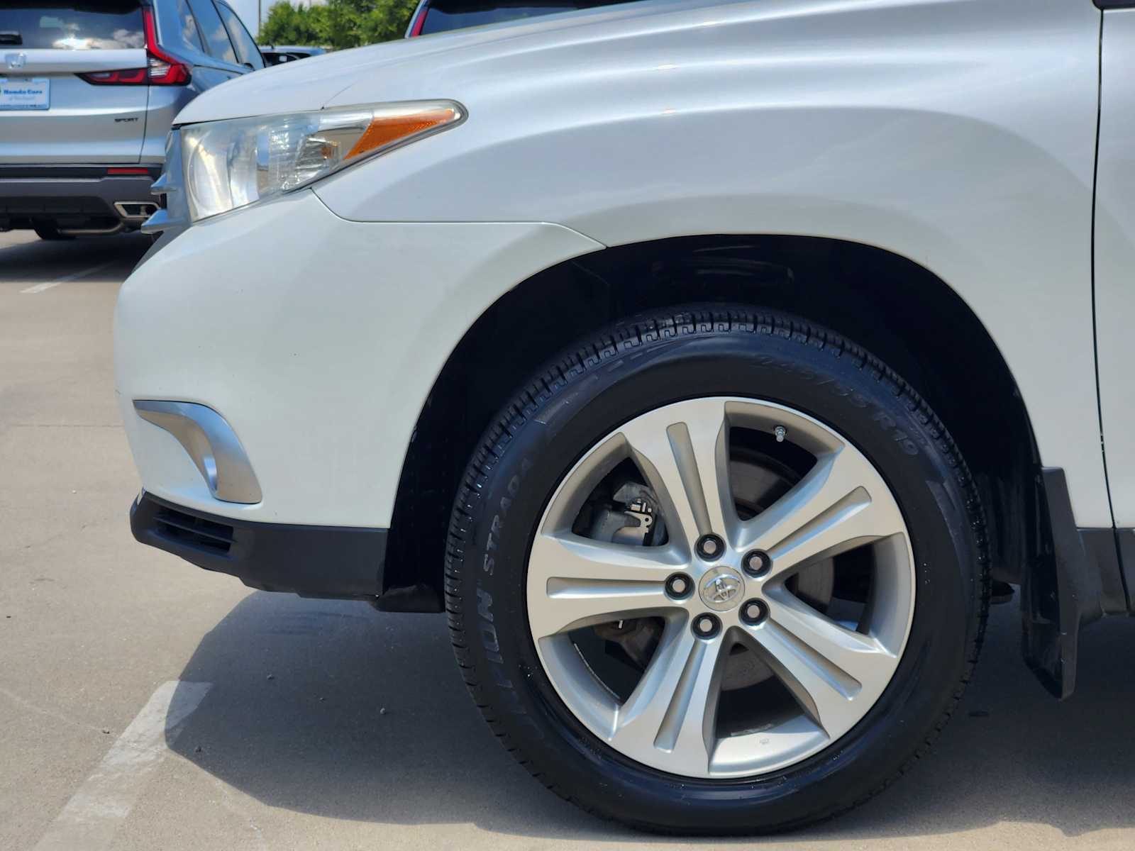 Thumbnail: 2013 Toyota Highlander - 8