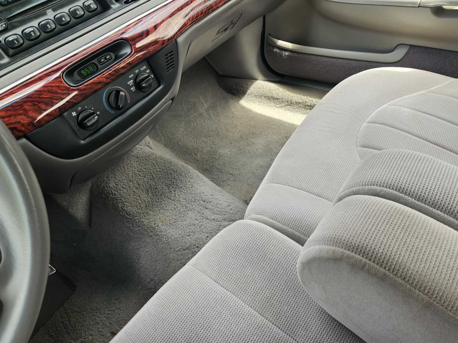 Thumbnail: 2000 Mercury Grand Marquis - 25