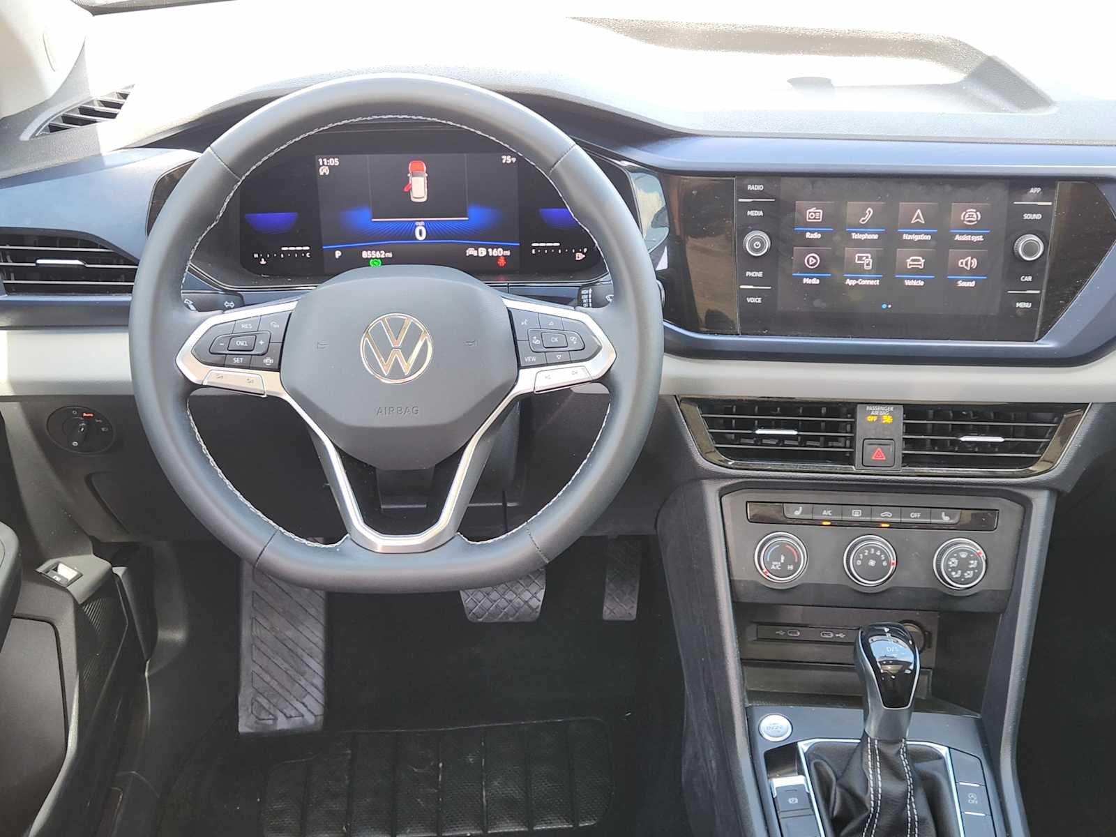 Thumbnail: 2022 Volkswagen Taos - 15
