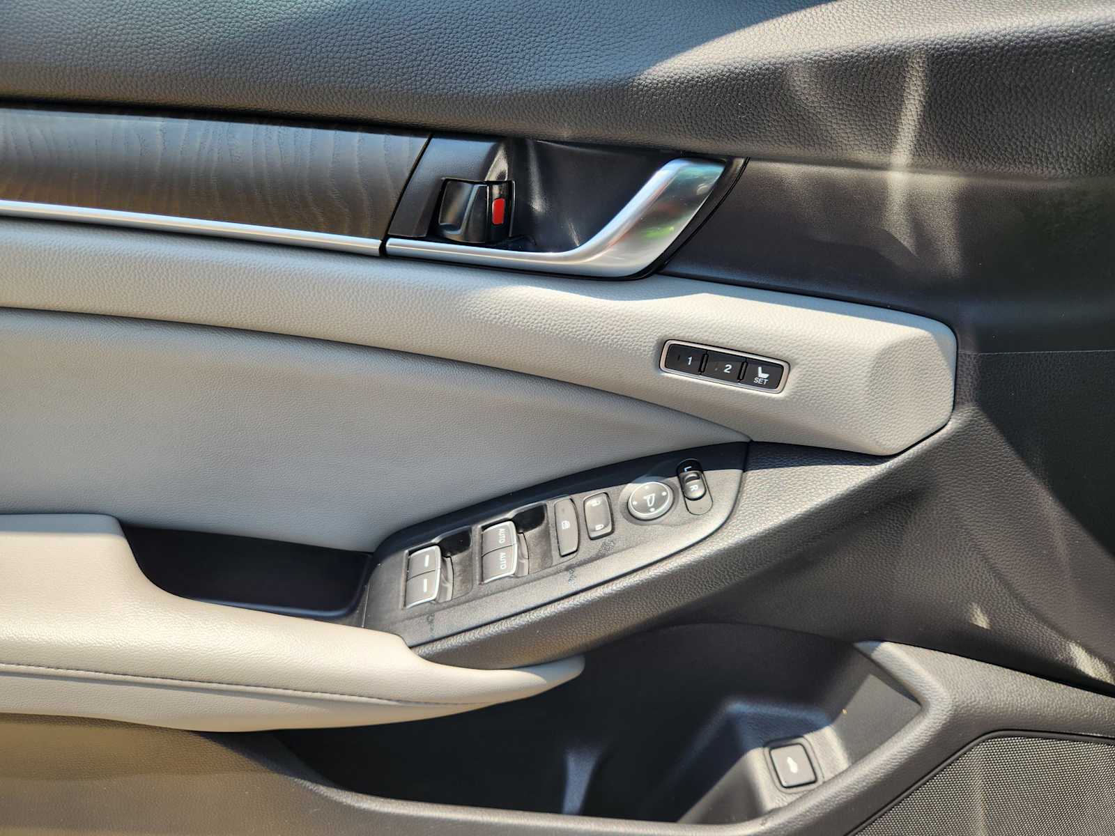 2019 Honda Accord Touring 29