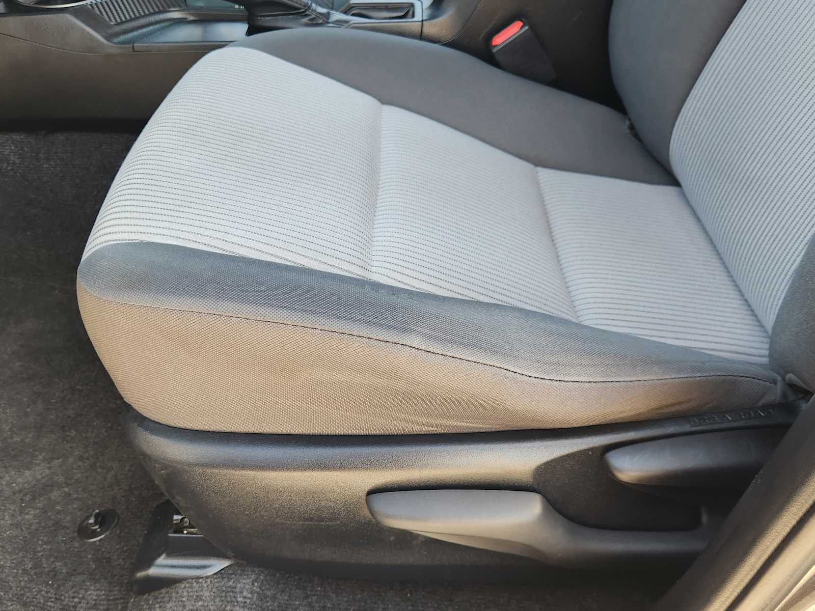 Thumbnail: 2015 Toyota RAV4 - 30