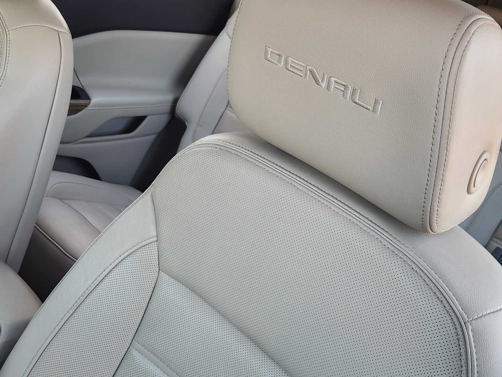 Thumbnail: 2018 GMC Acadia - 25