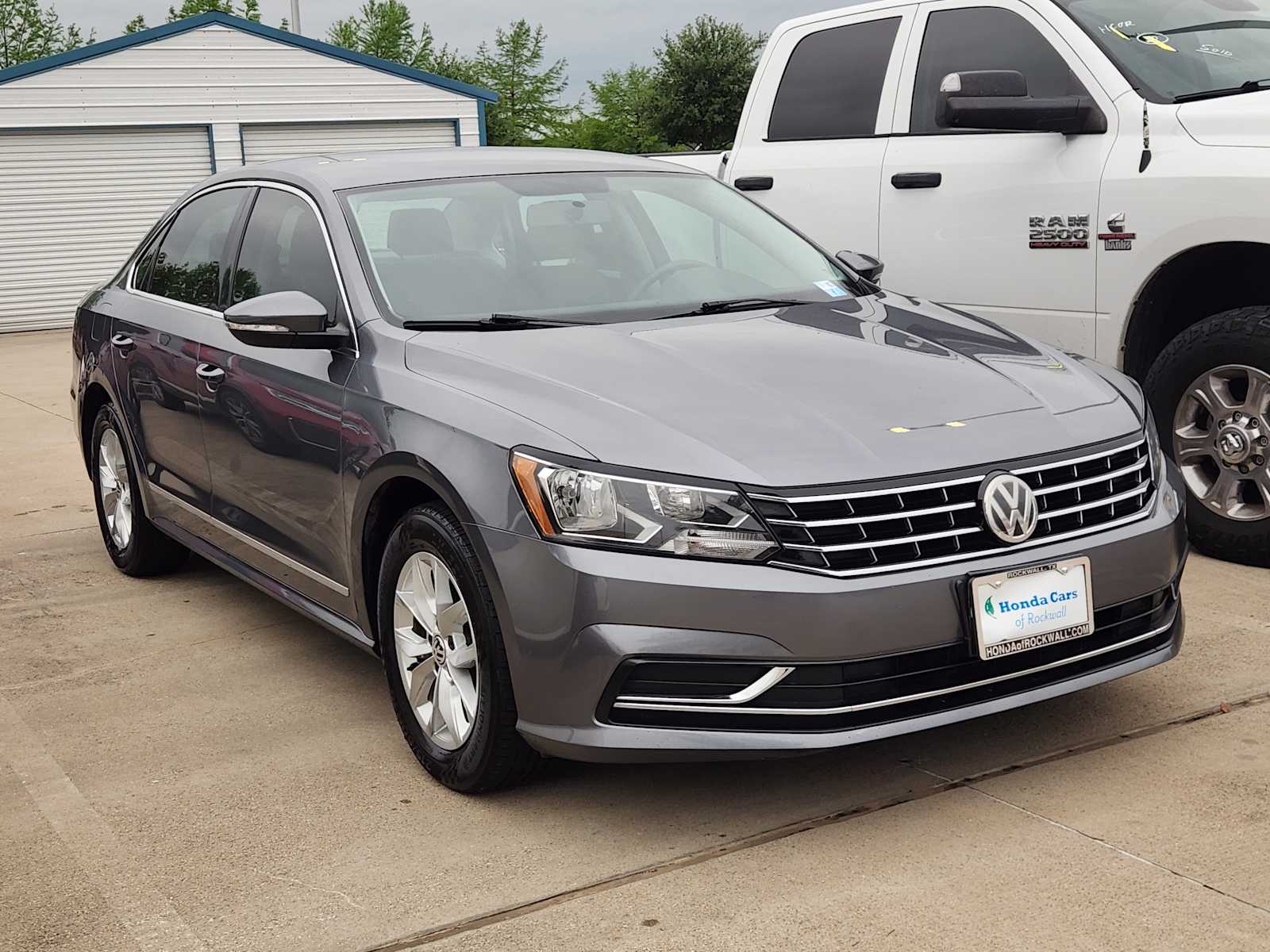 Thumbnail: 2017 Volkswagen Passat - 3
