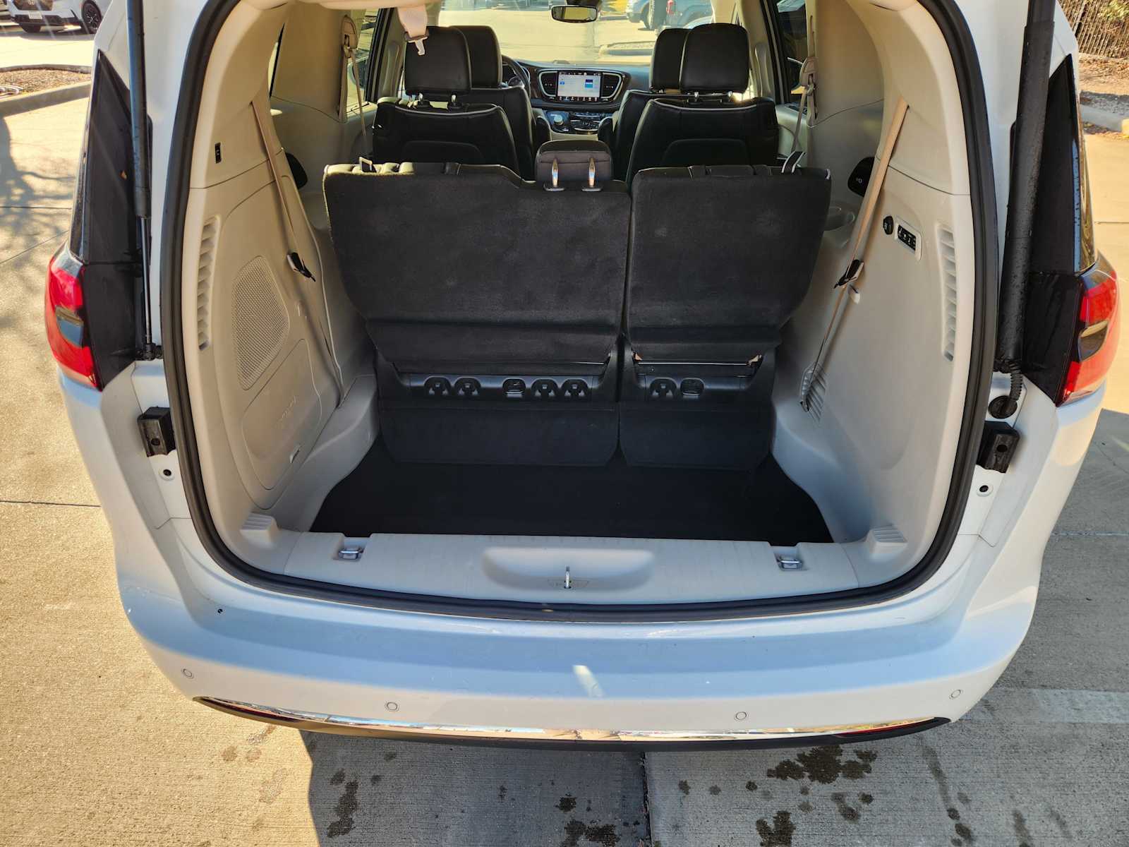 Thumbnail: 2022 Chrysler Pacifica - 20