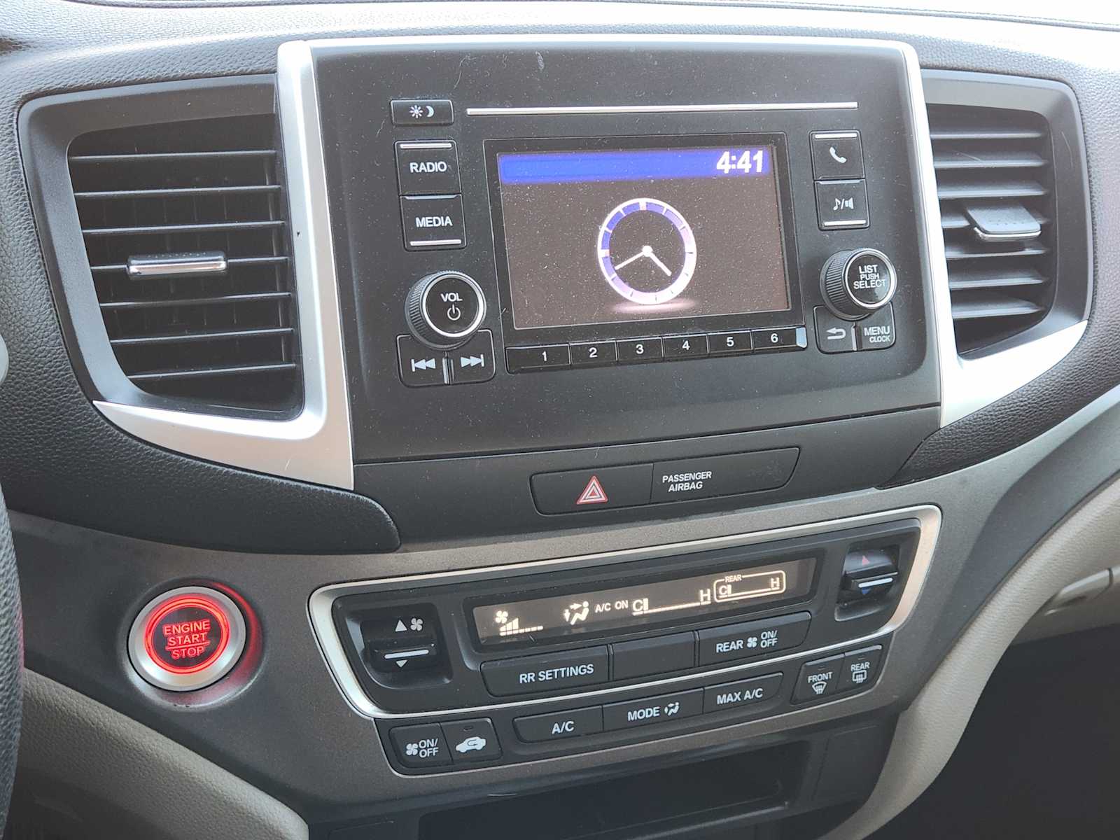 Thumbnail: 2017 Honda Pilot - 17