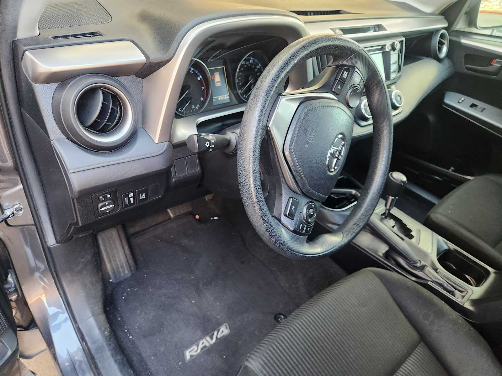 Thumbnail: 2017 Toyota RAV4 - 8