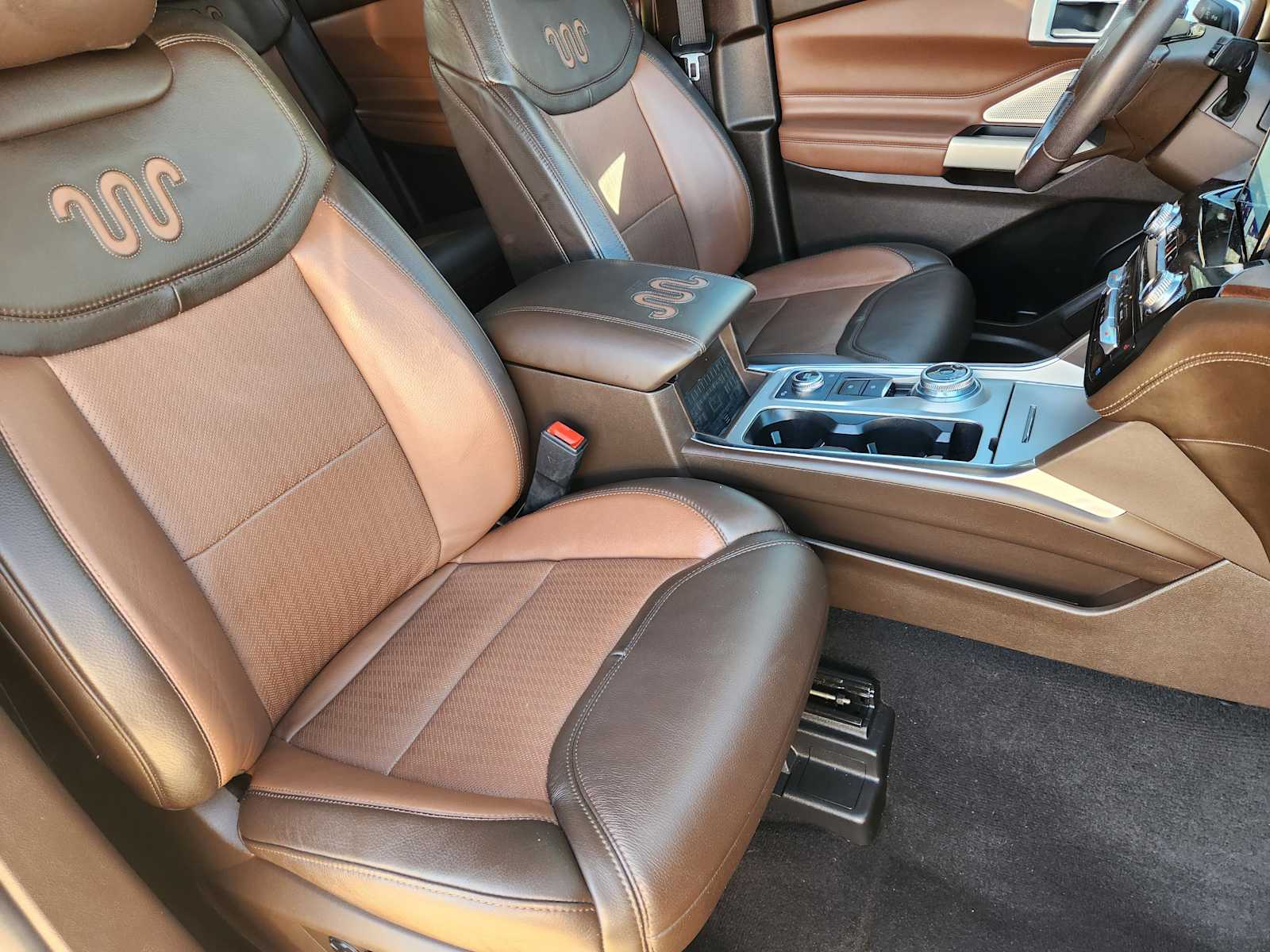 Thumbnail: 2022 Ford Explorer - 15