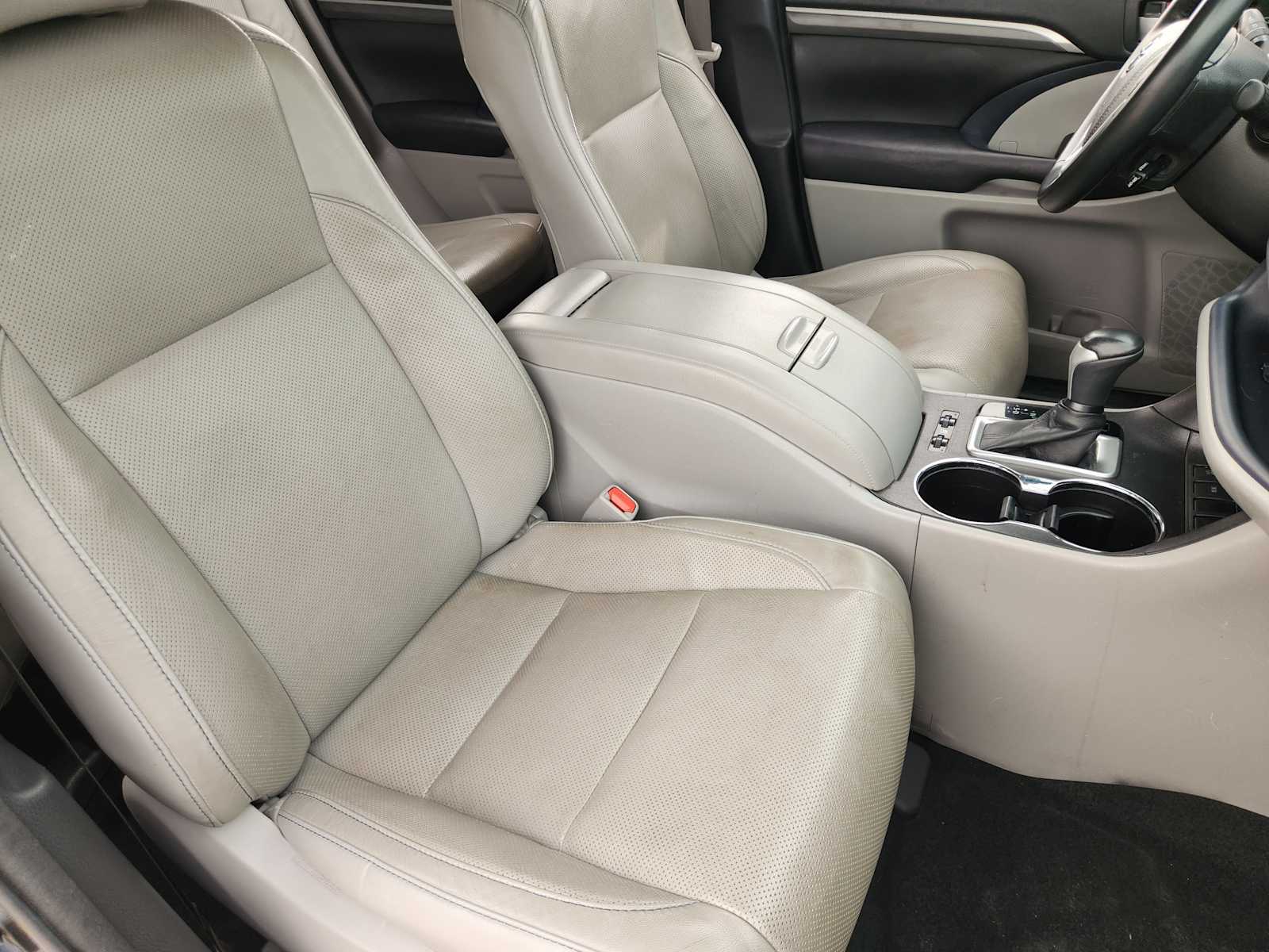 Thumbnail: 2018 Toyota Highlander - 15