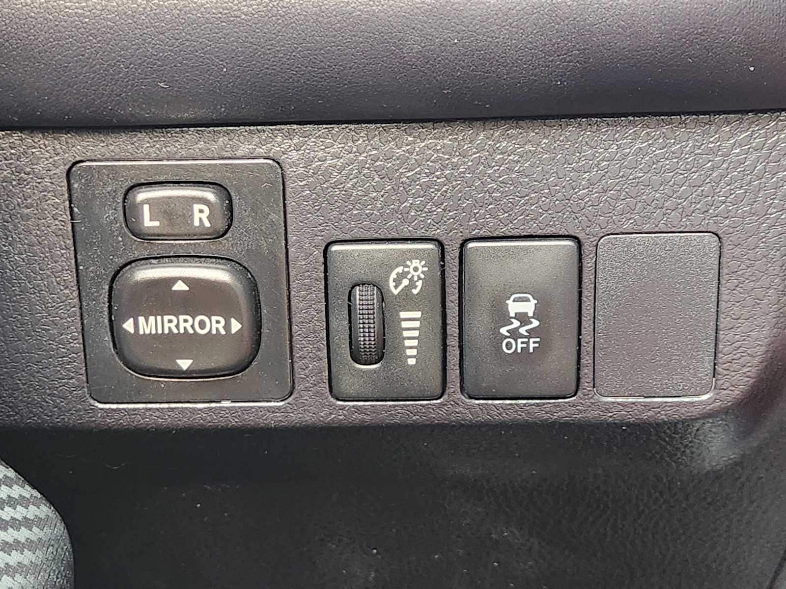 Thumbnail: 2014 Toyota RAV4 - 27