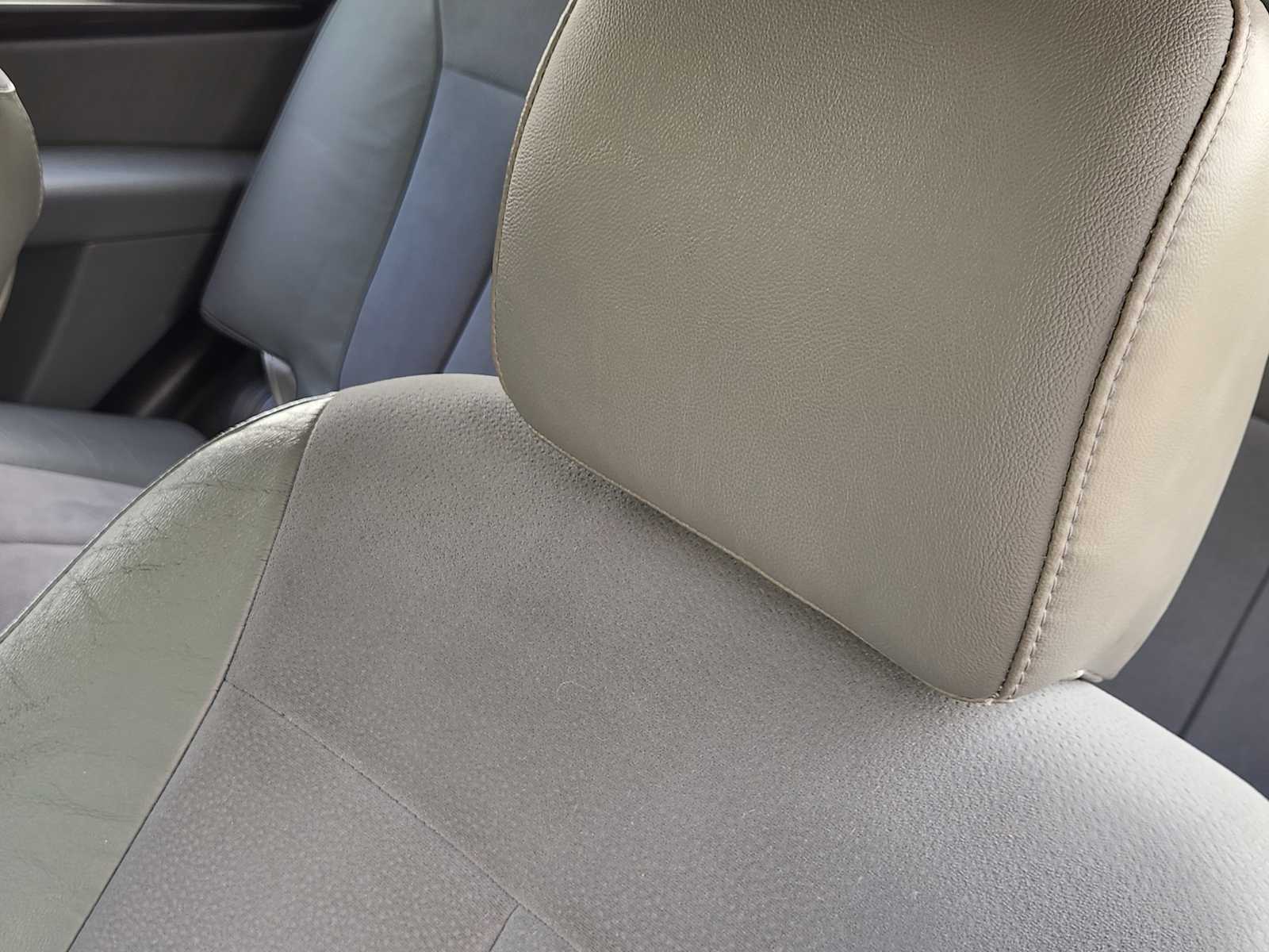 Thumbnail: 2010 Hyundai Santa Fe - 24