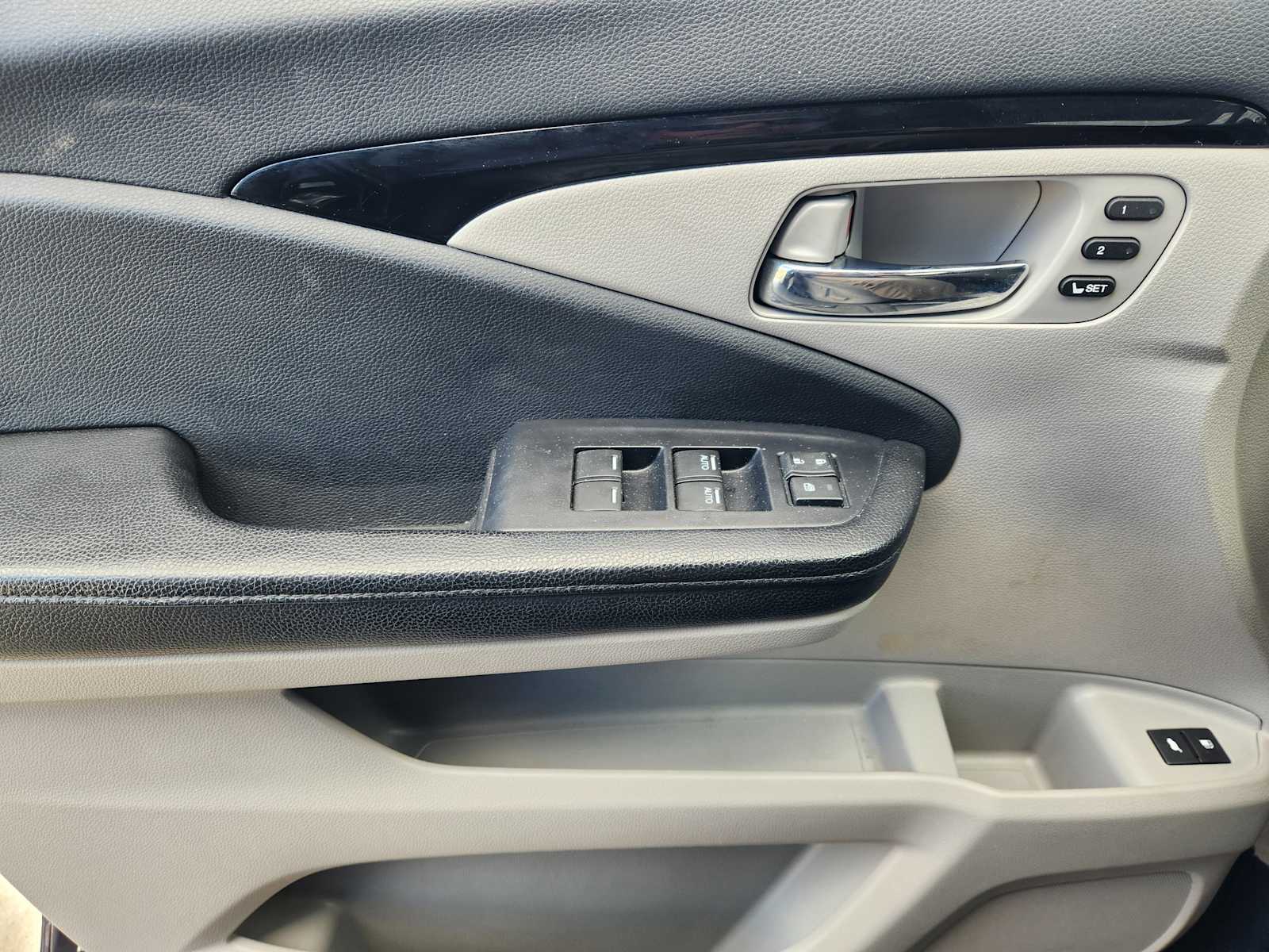 Thumbnail: 2018 Honda Pilot - 31