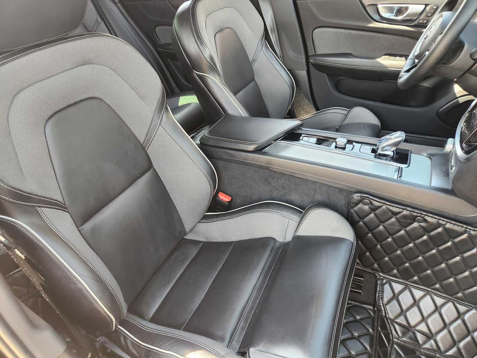 Thumbnail: 2024 Volvo S60 - 14