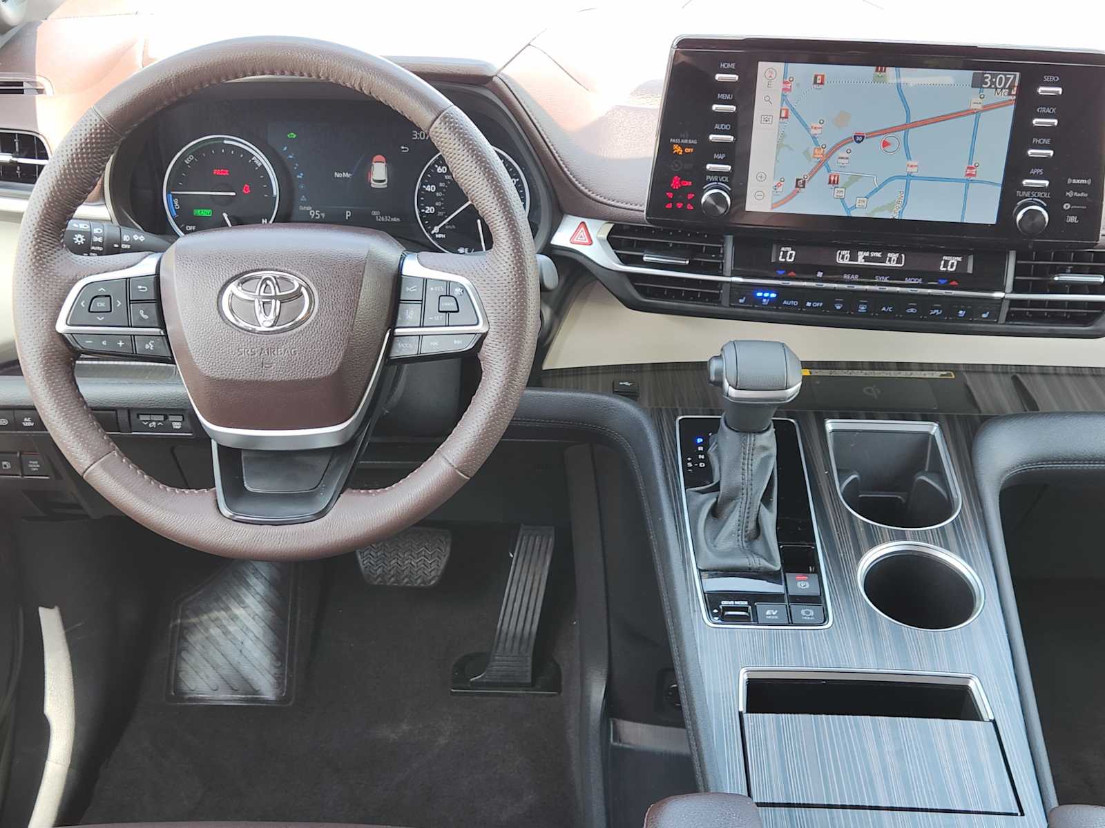 Thumbnail: 2024 Toyota Sienna - 16