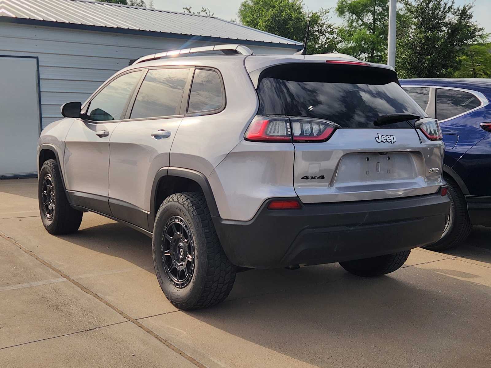 Thumbnail: 2020 Jeep Cherokee - 6