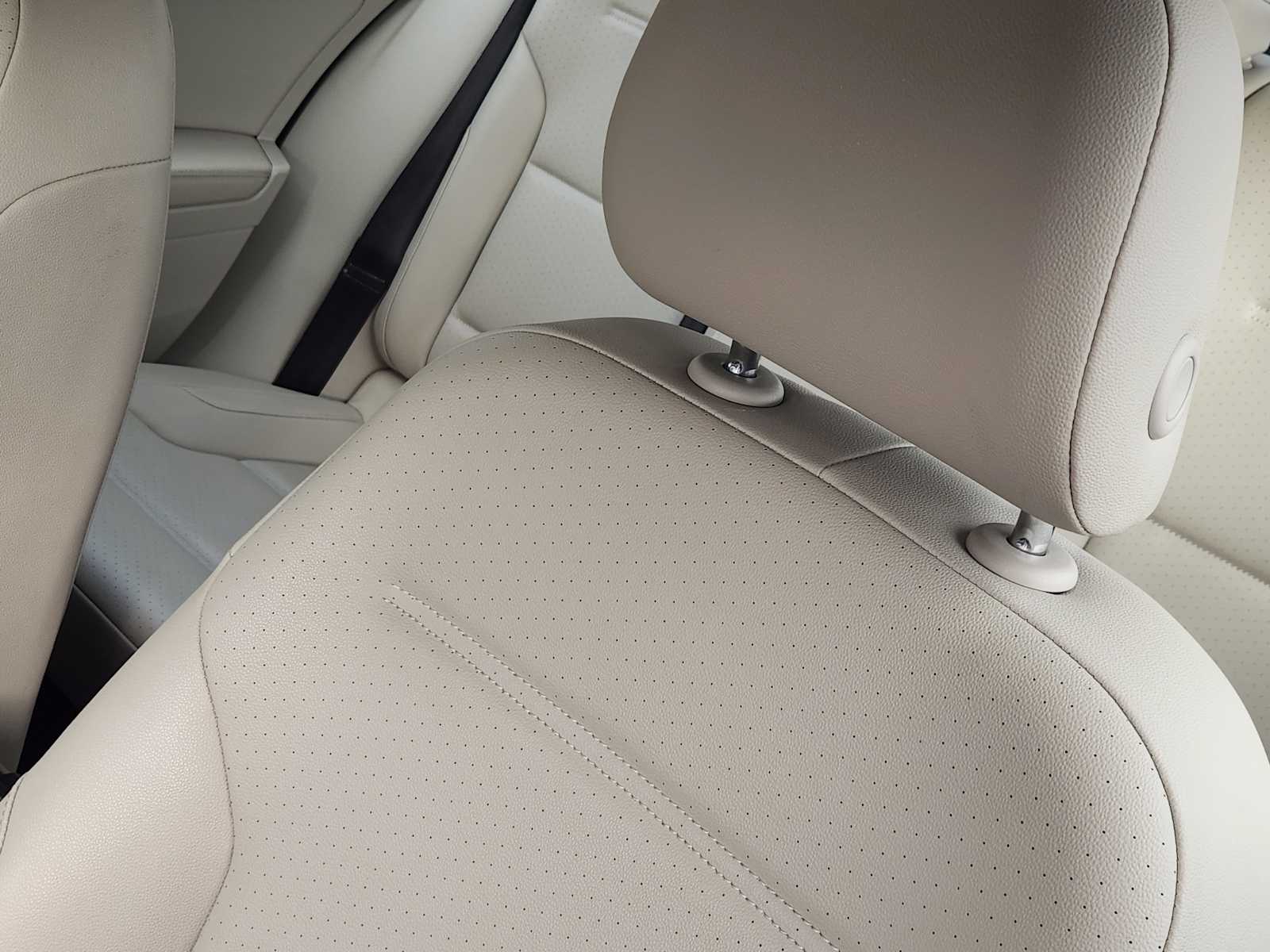 Thumbnail: 2017 Volkswagen Golf - 23