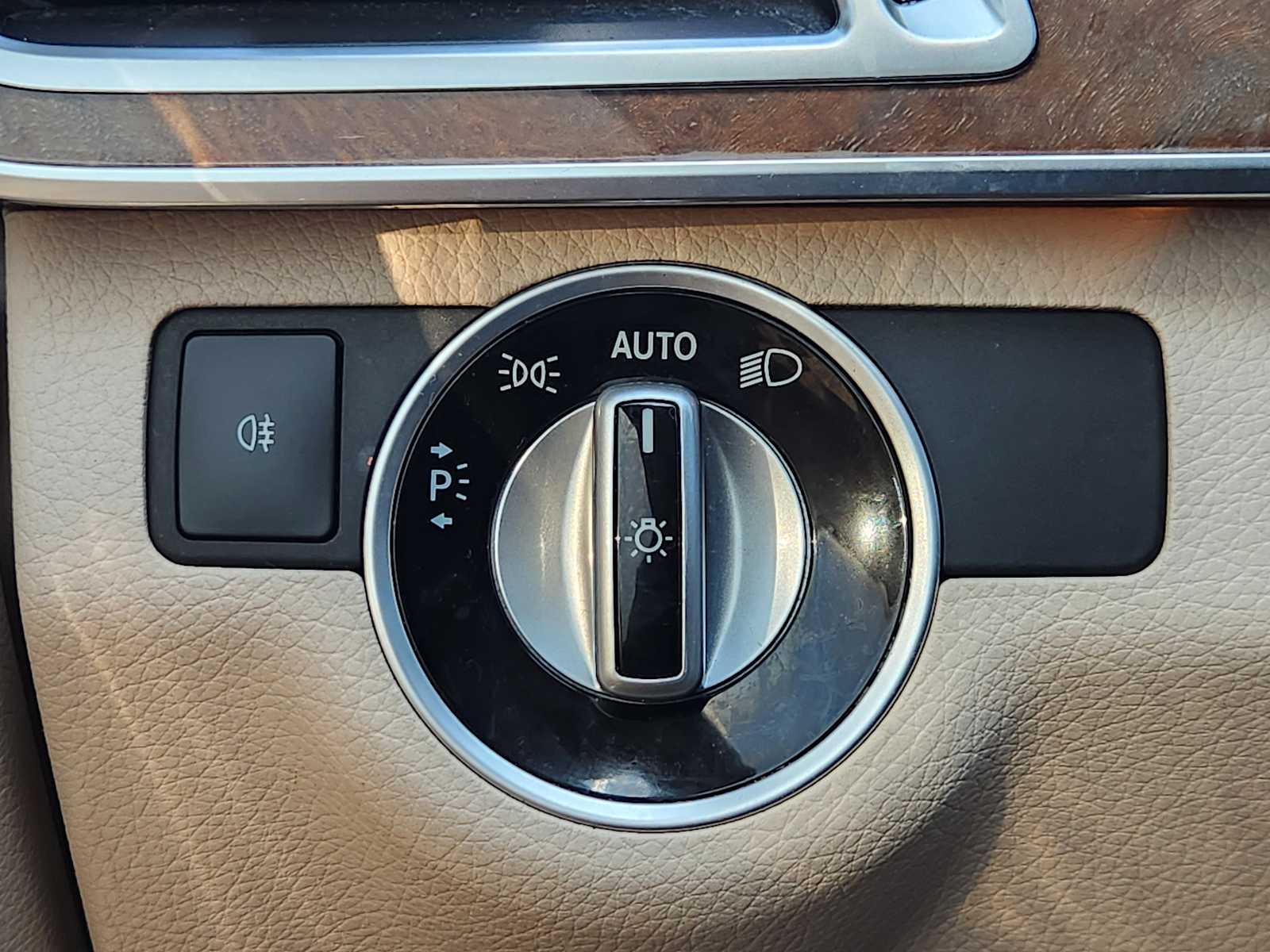 Thumbnail: 2014 Mercedes-Benz E-Class - 27