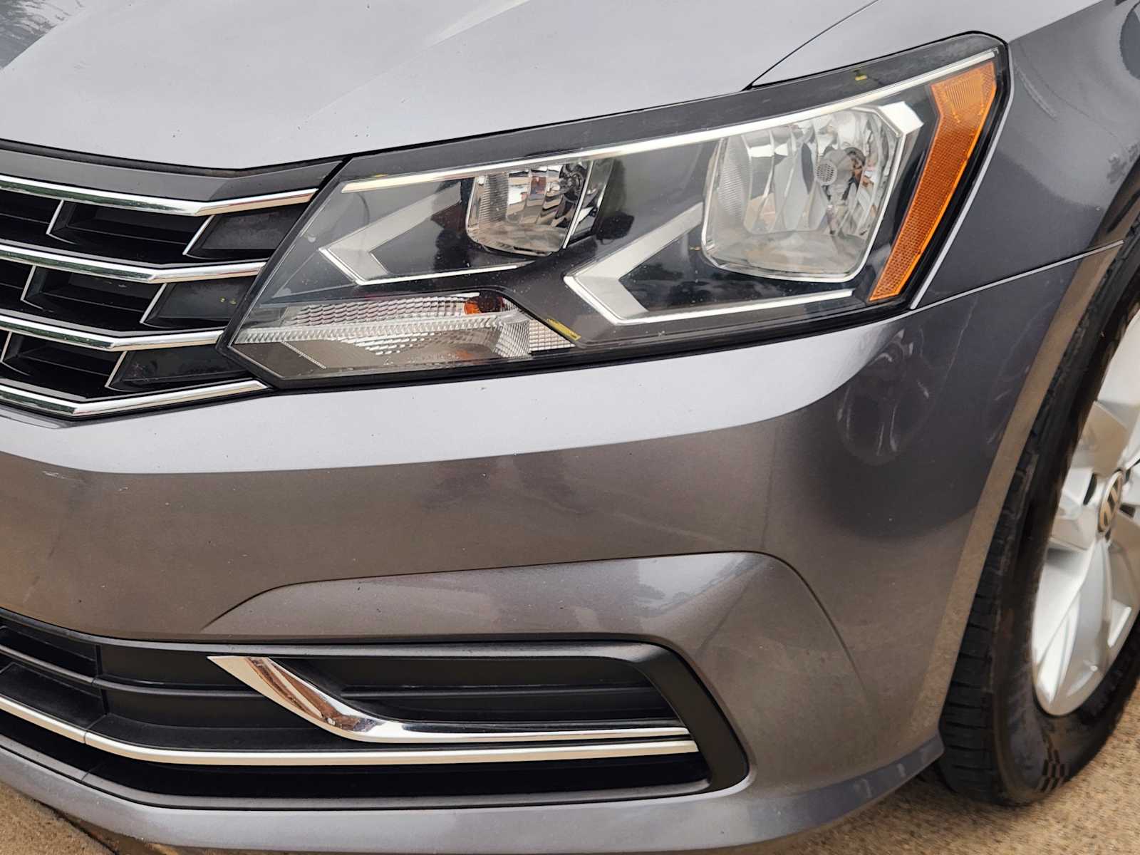 Thumbnail: 2017 Volkswagen Passat - 11