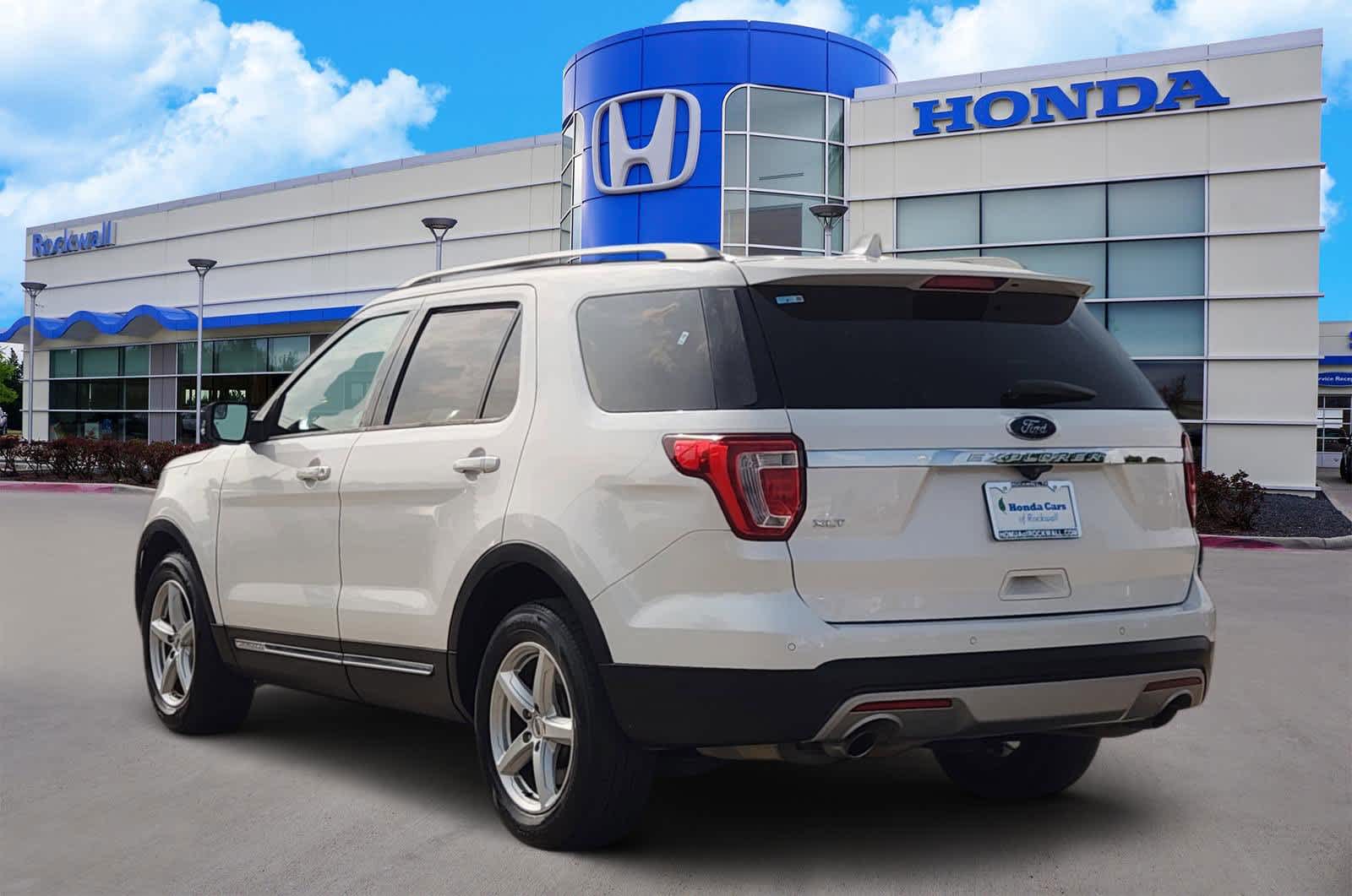 Thumbnail: 2016 Ford Explorer - 4