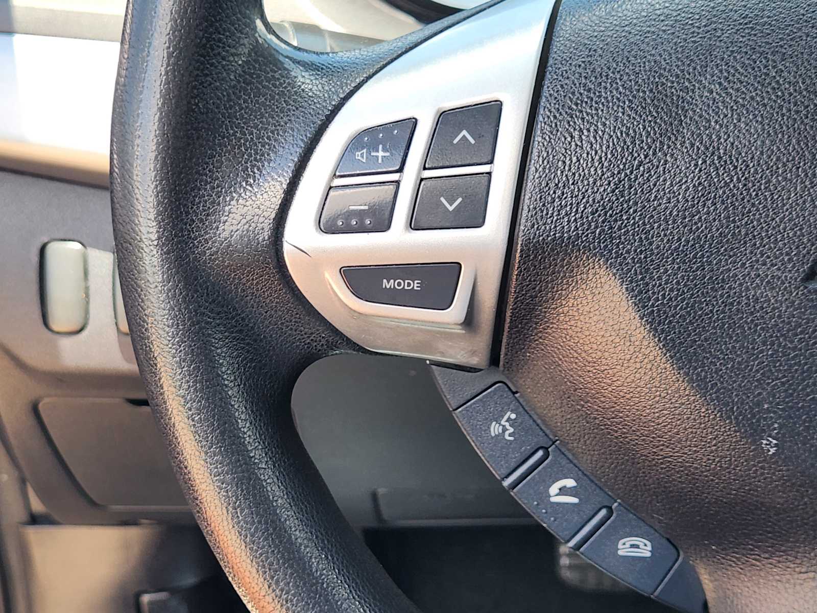 Thumbnail: 2011 Mitsubishi Lancer - 30