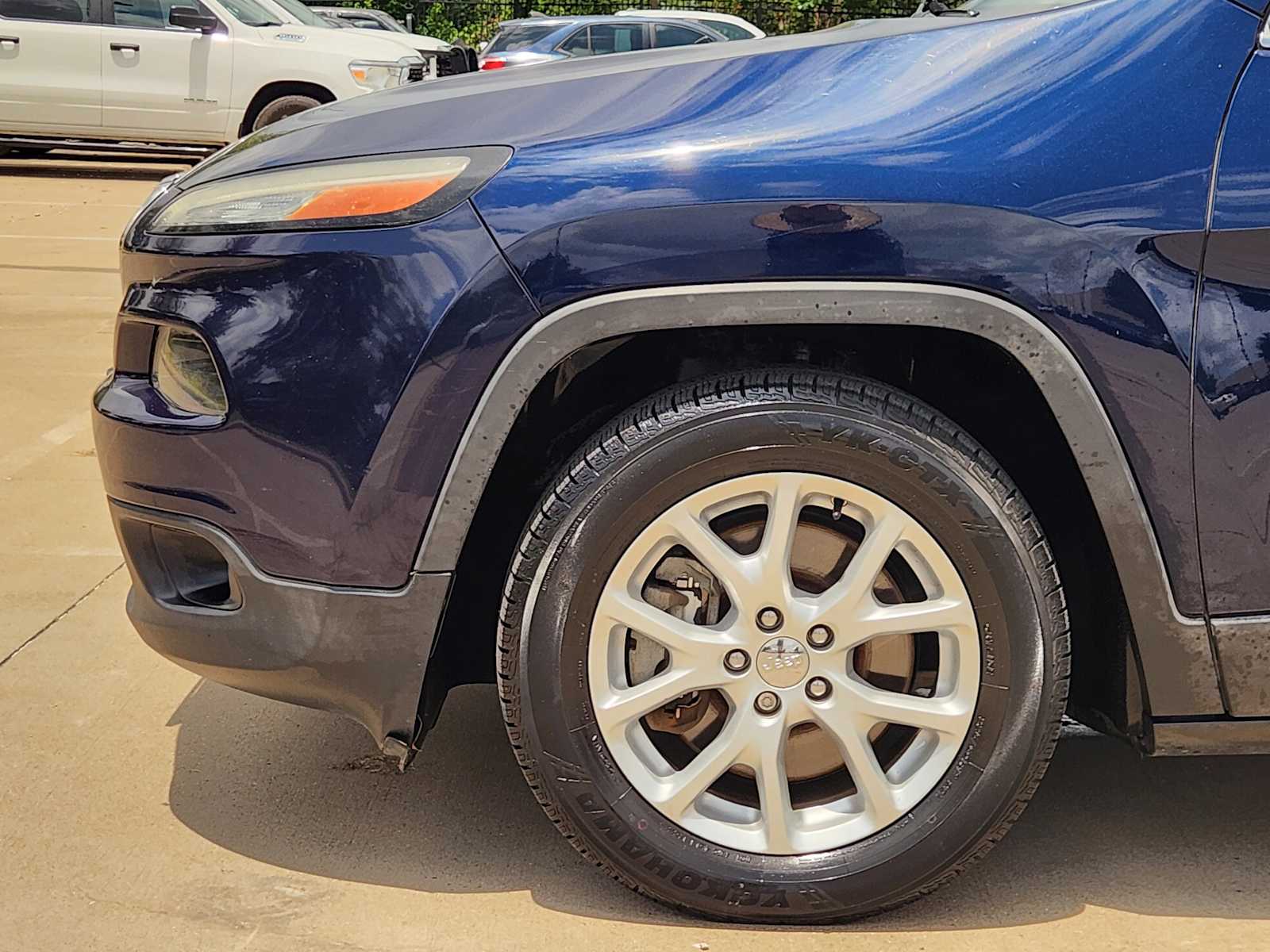Thumbnail: 2015 Jeep Cherokee - 8