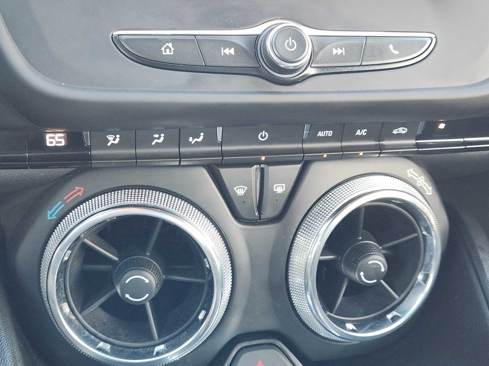 Thumbnail: 2020 Chevrolet Camaro - 26