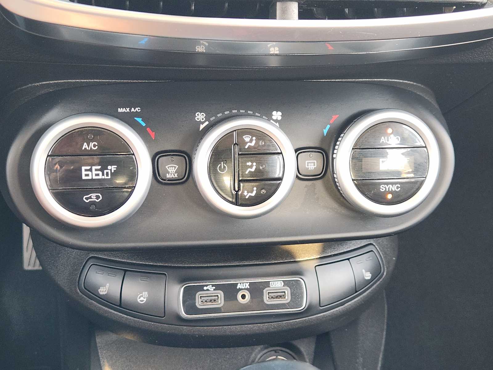 Thumbnail: 2018 Fiat 500X - 26