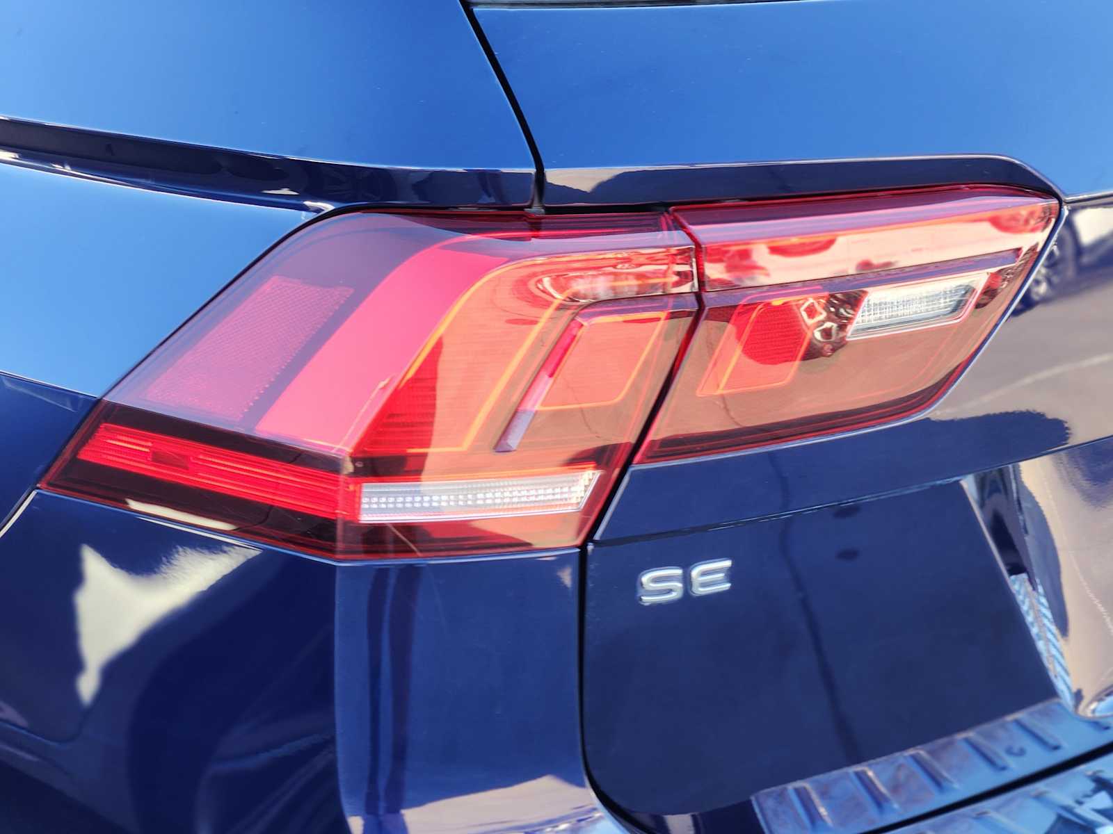 Thumbnail: 2023 Volkswagen Tiguan - 12