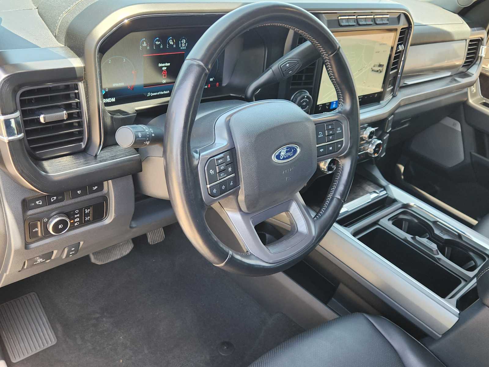 2023 Ford F-350 Lariat photo 2