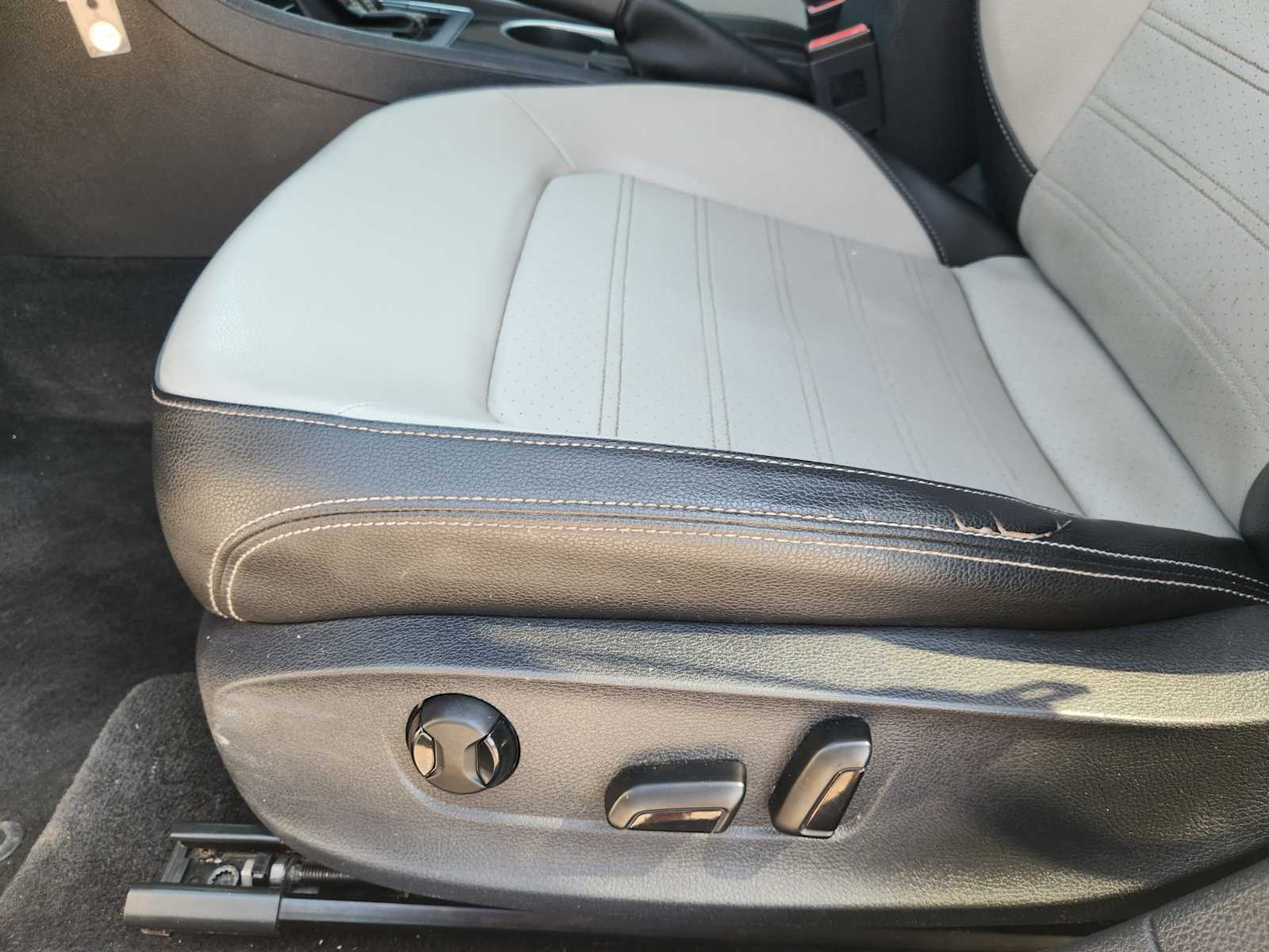 Thumbnail: 2015 Volkswagen Passat - 30