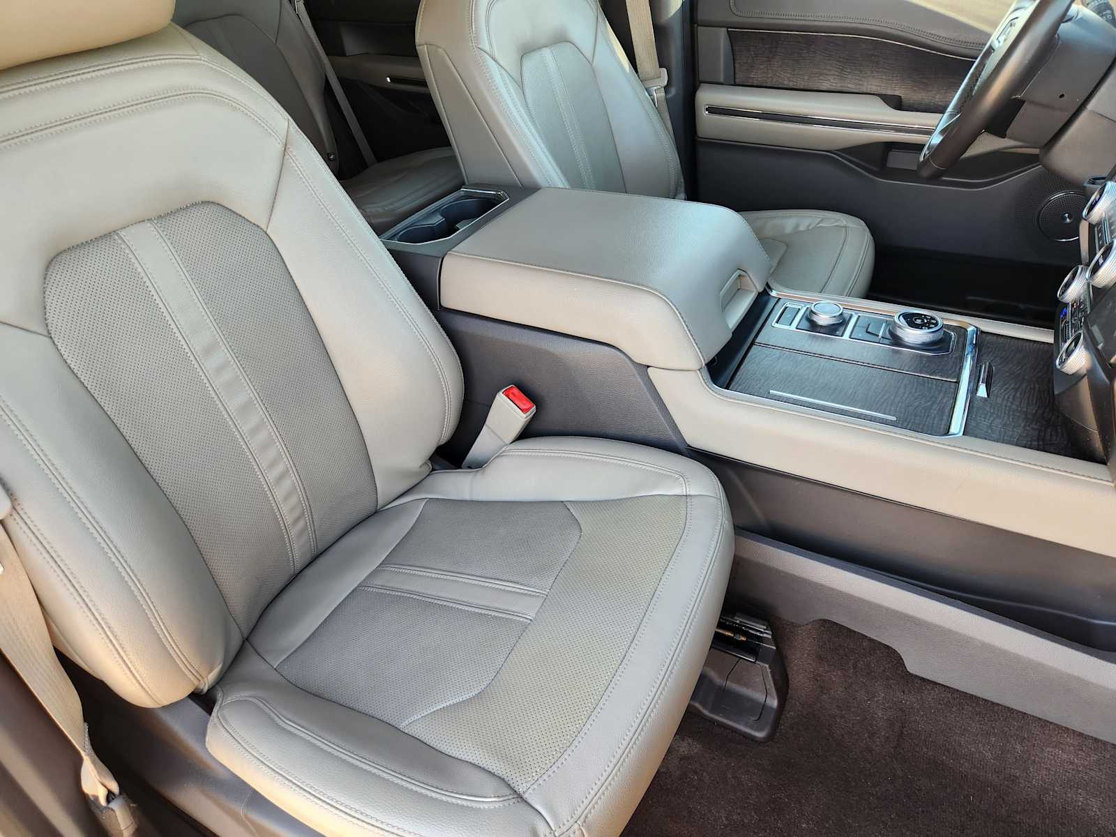 Thumbnail: 2021 Ford Expedition - 15