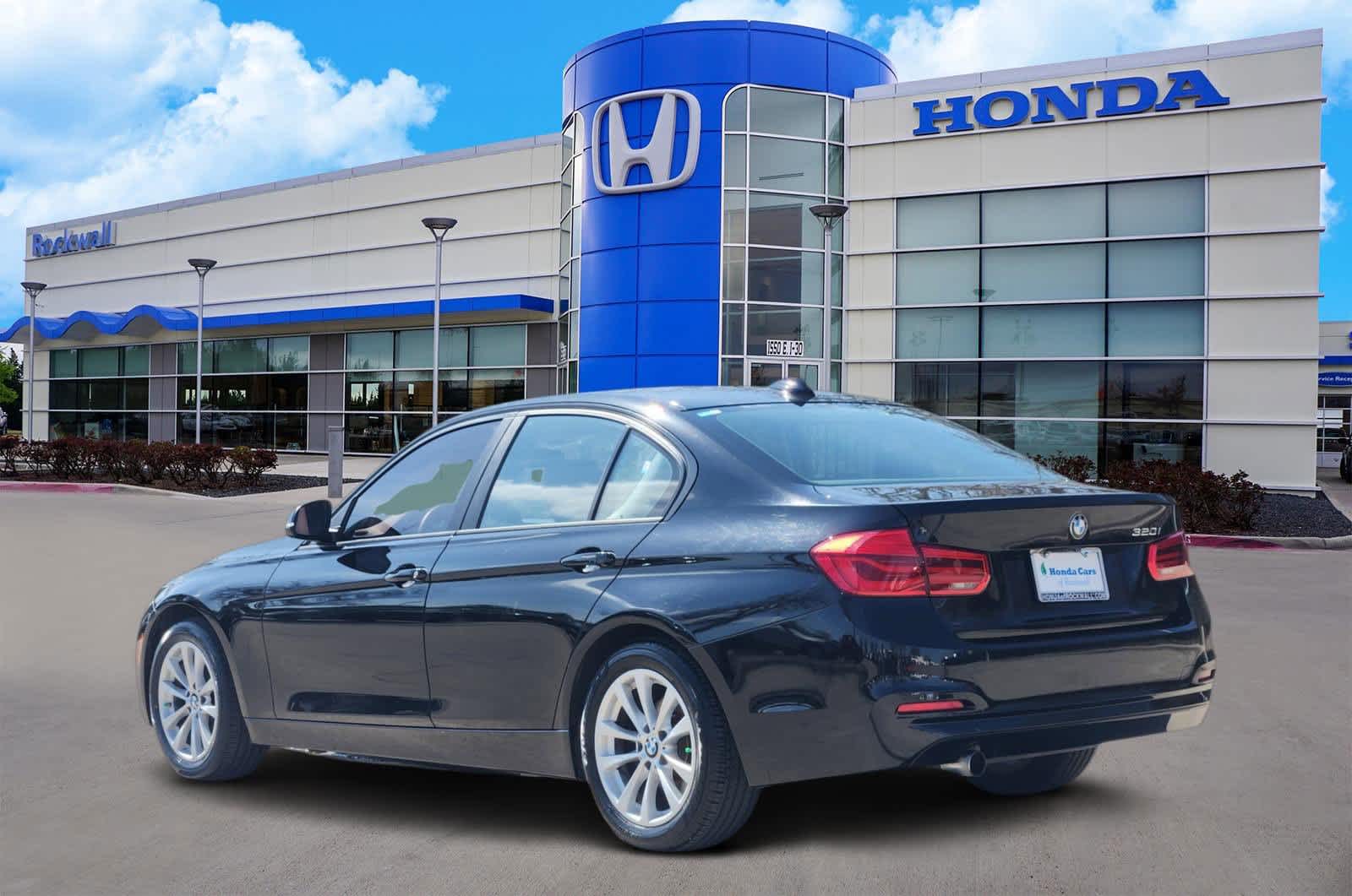 Thumbnail: 2017 BMW 3 Series - 4