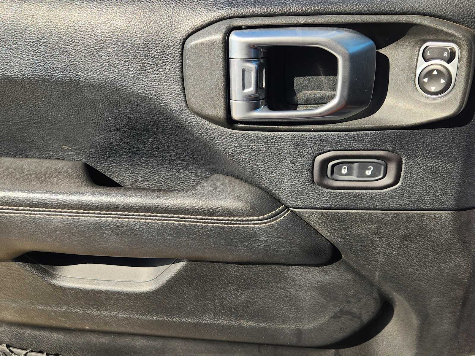 Thumbnail: 2018 Jeep Wrangler - 30