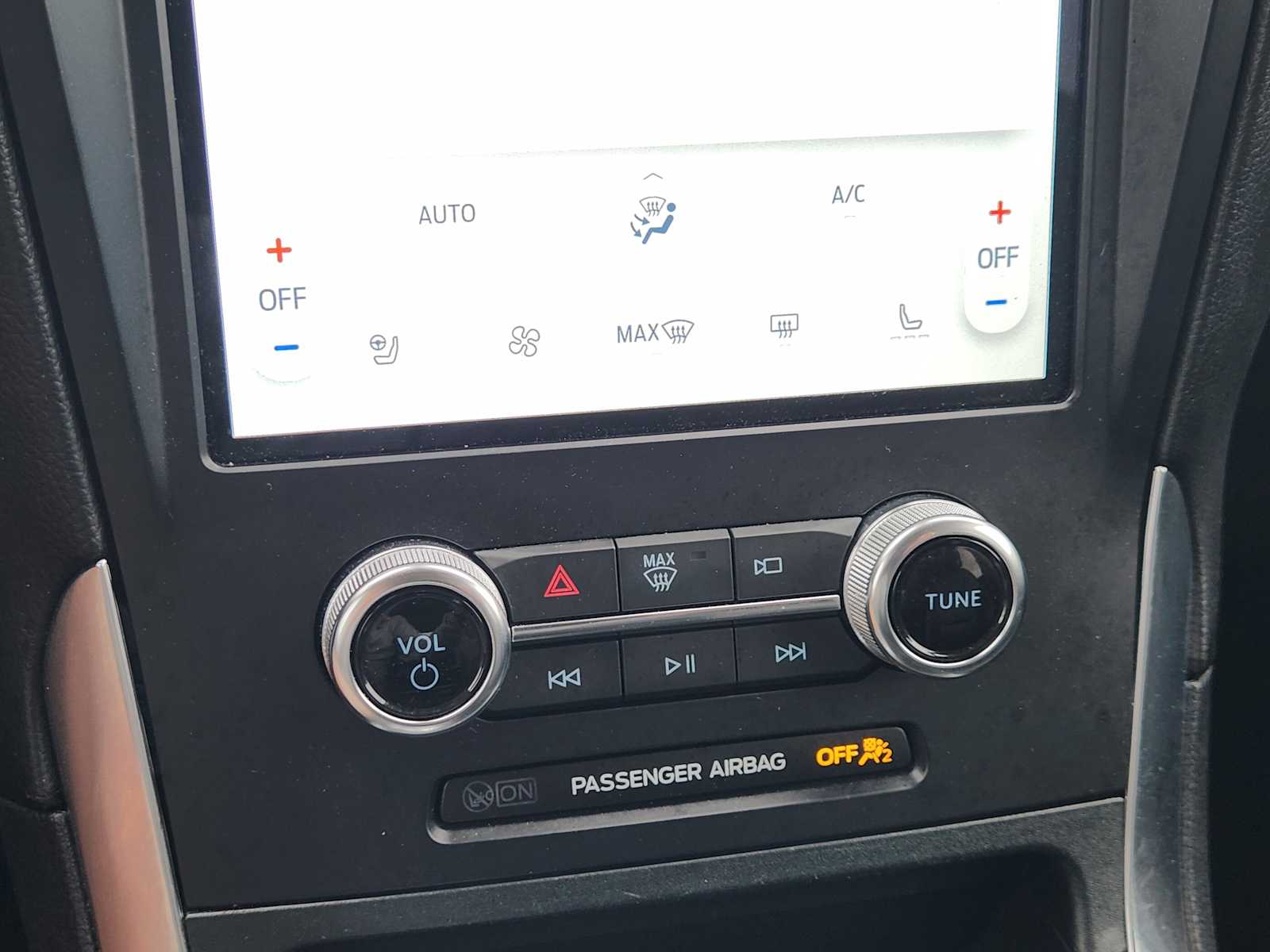 Thumbnail: 2024 Ford Edge - 26