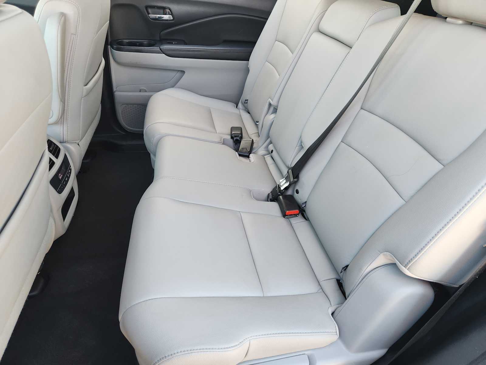 Thumbnail: 2017 Honda Pilot - 13