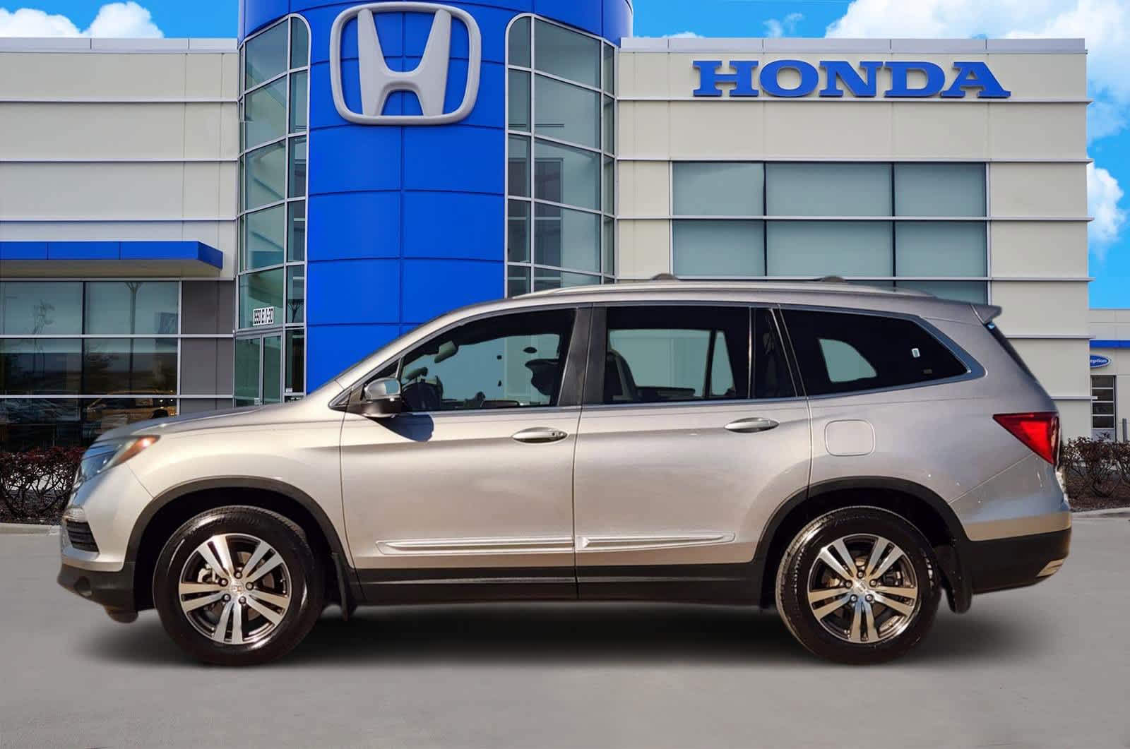 Thumbnail: 2017 Honda Pilot - 3