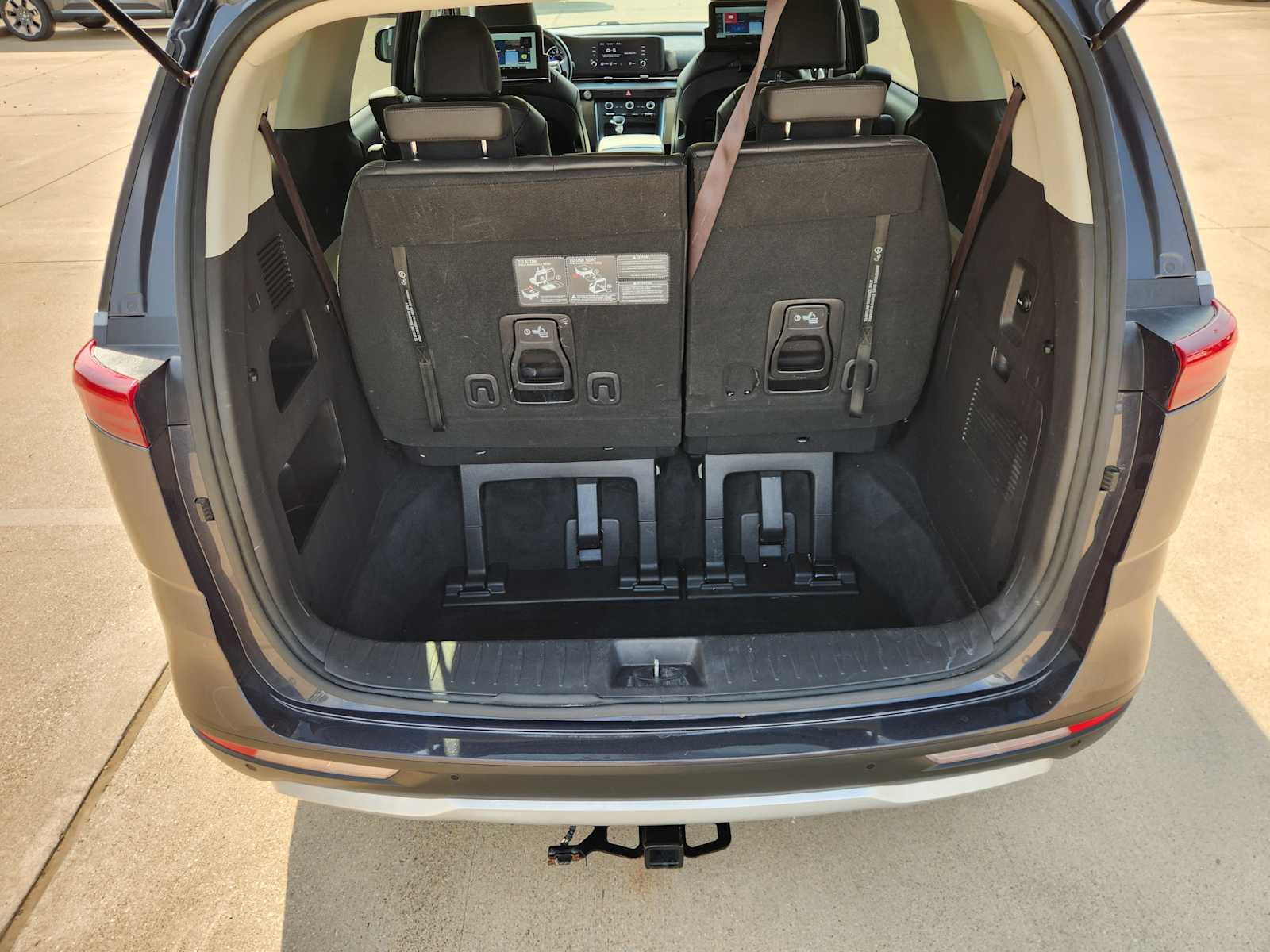 Thumbnail: 2022 Kia Carnival - 20