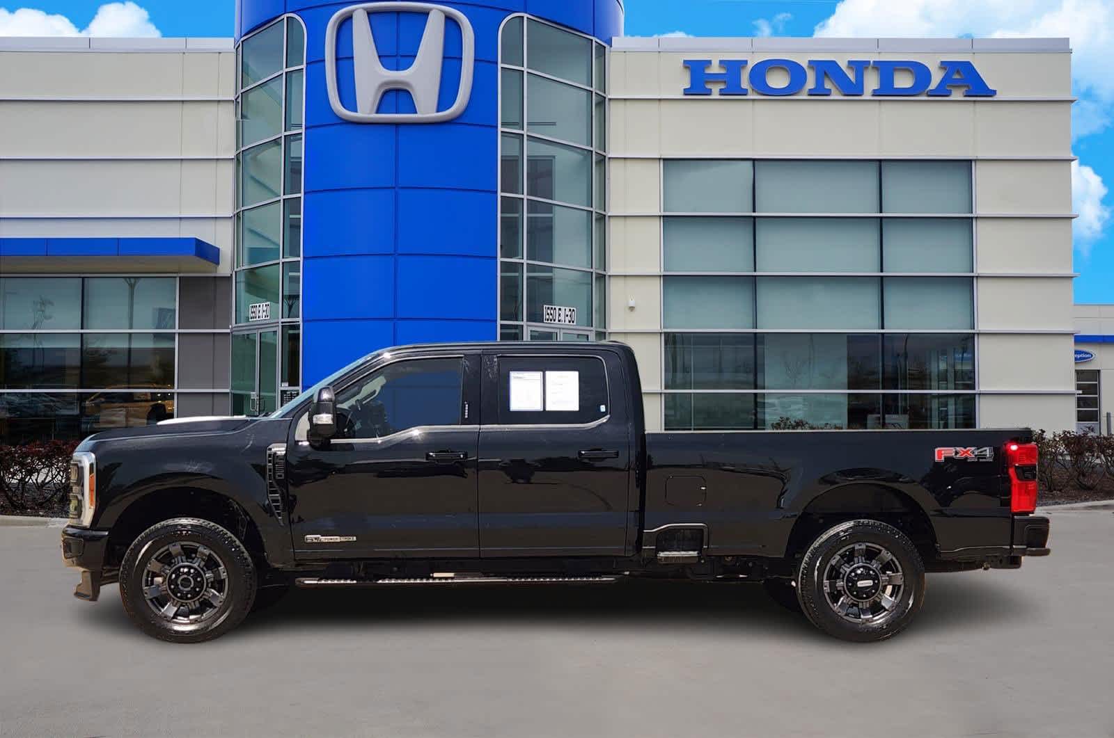 2023 Ford F-350 Lariat photo 3