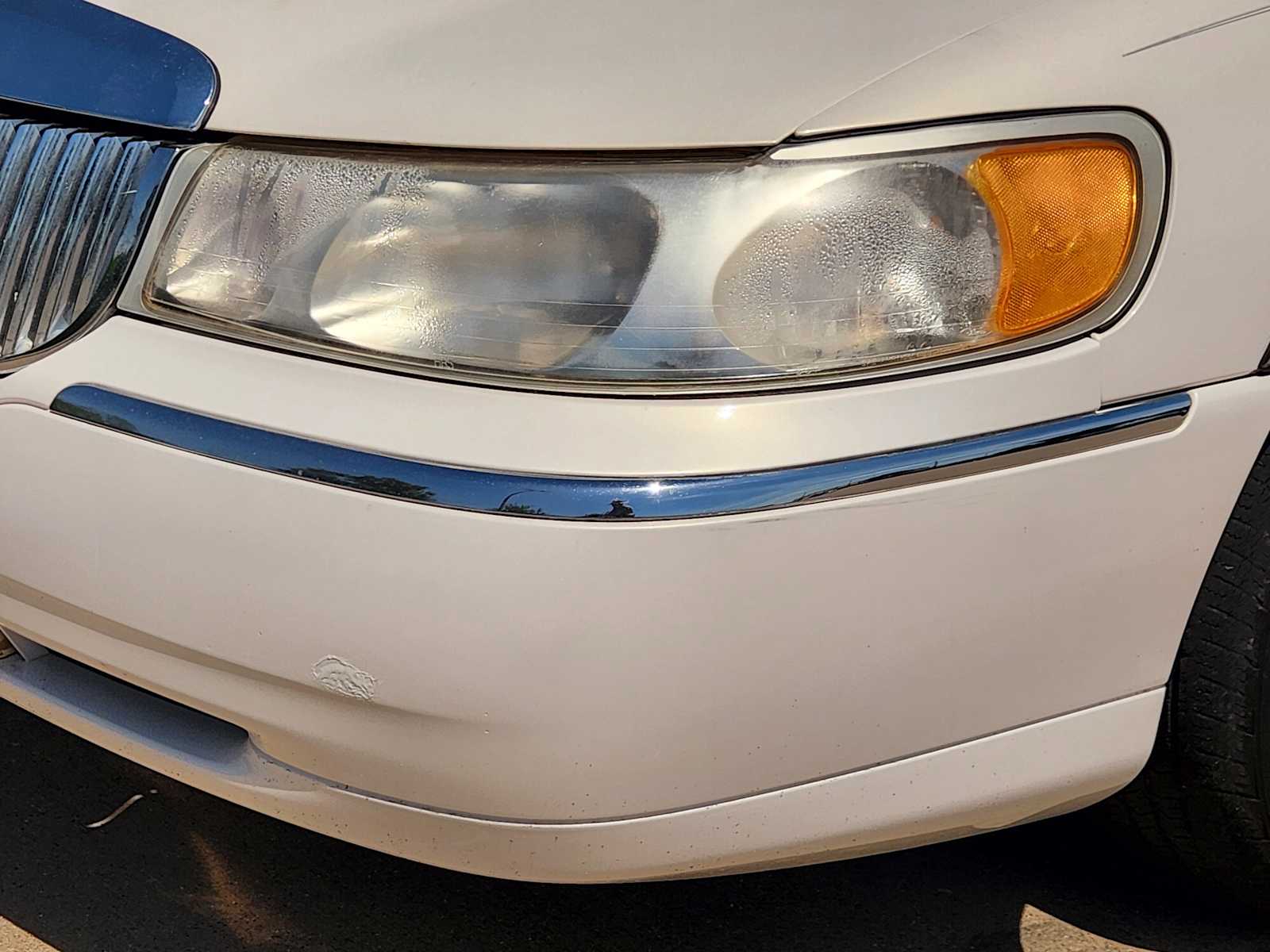Thumbnail: 2001 Lincoln Town Car - 23