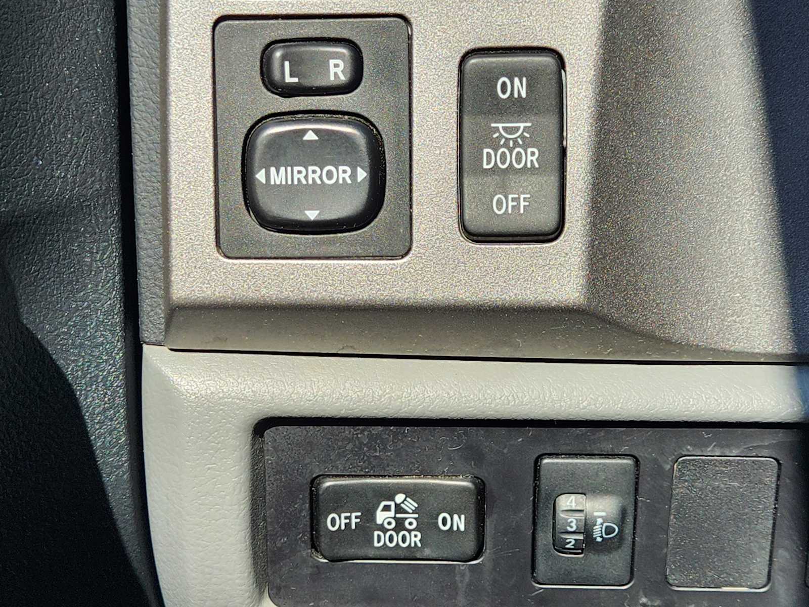 Thumbnail: 2011 Toyota Tundra - 28