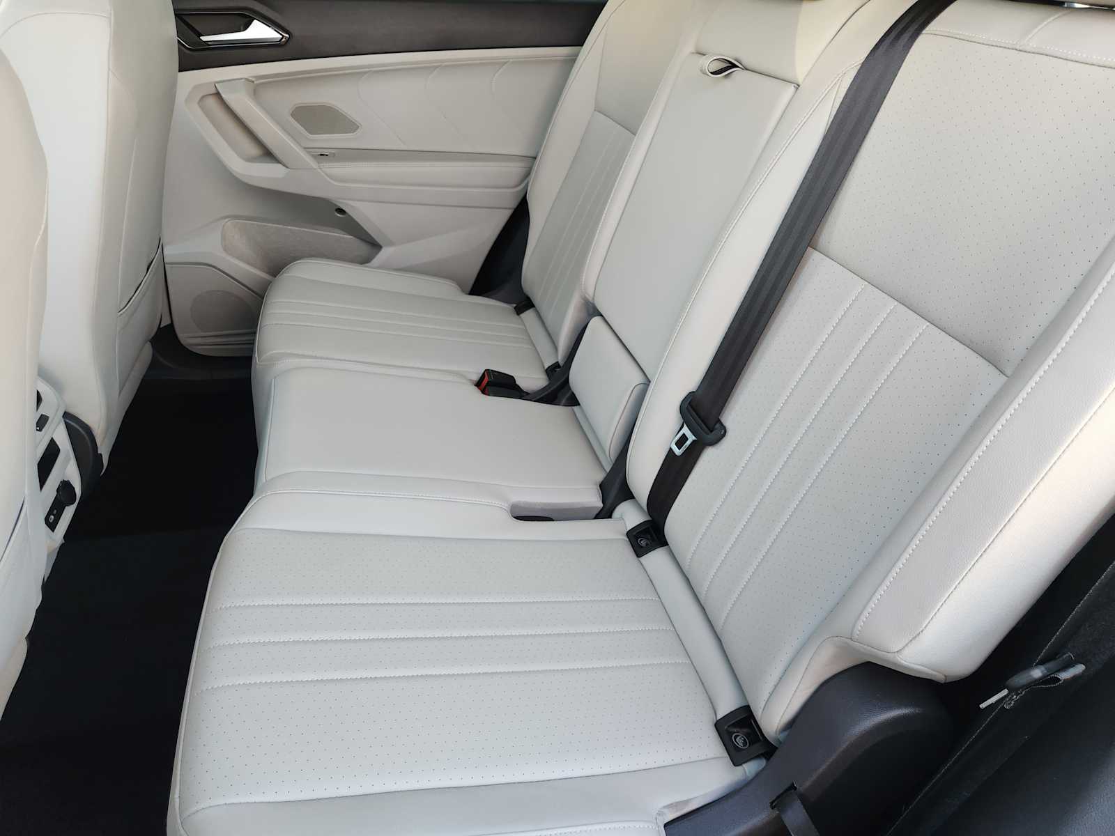 Thumbnail: 2023 Volkswagen Tiguan - 12