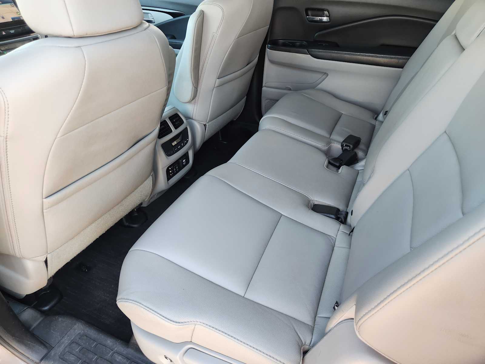 Thumbnail: 2017 Honda Pilot - 12