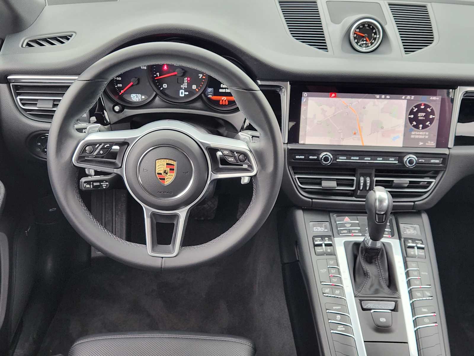 Thumbnail: 2021 Porsche Macan - 15