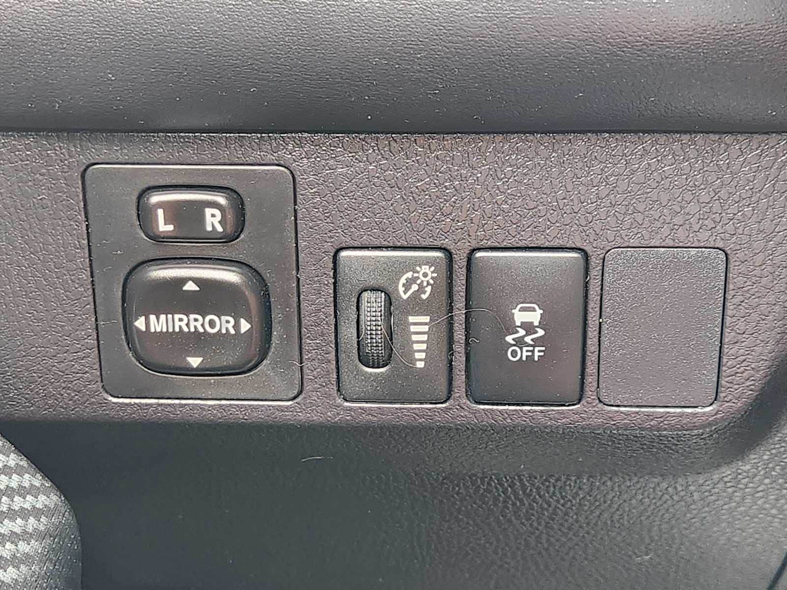 Thumbnail: 2015 Toyota RAV4 - 26