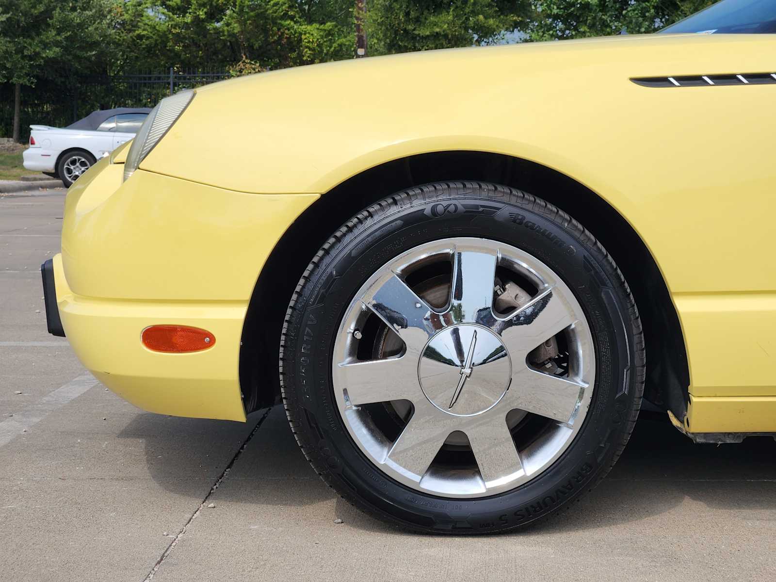 Thumbnail: 2002 Ford Thunderbird - 8