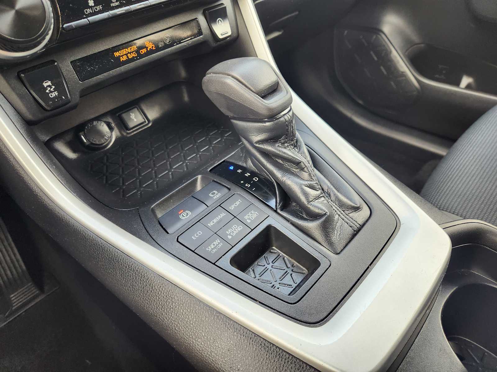 Thumbnail: 2021 Toyota RAV4 - 17