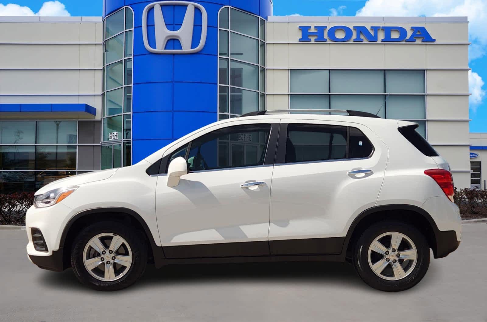 Thumbnail: 2020 Chevrolet Trax - 3