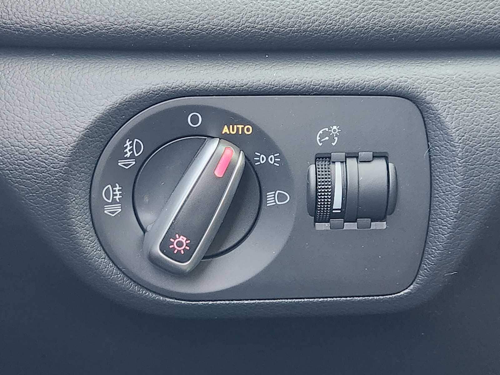 Thumbnail: 2015 Audi Q3 - 26